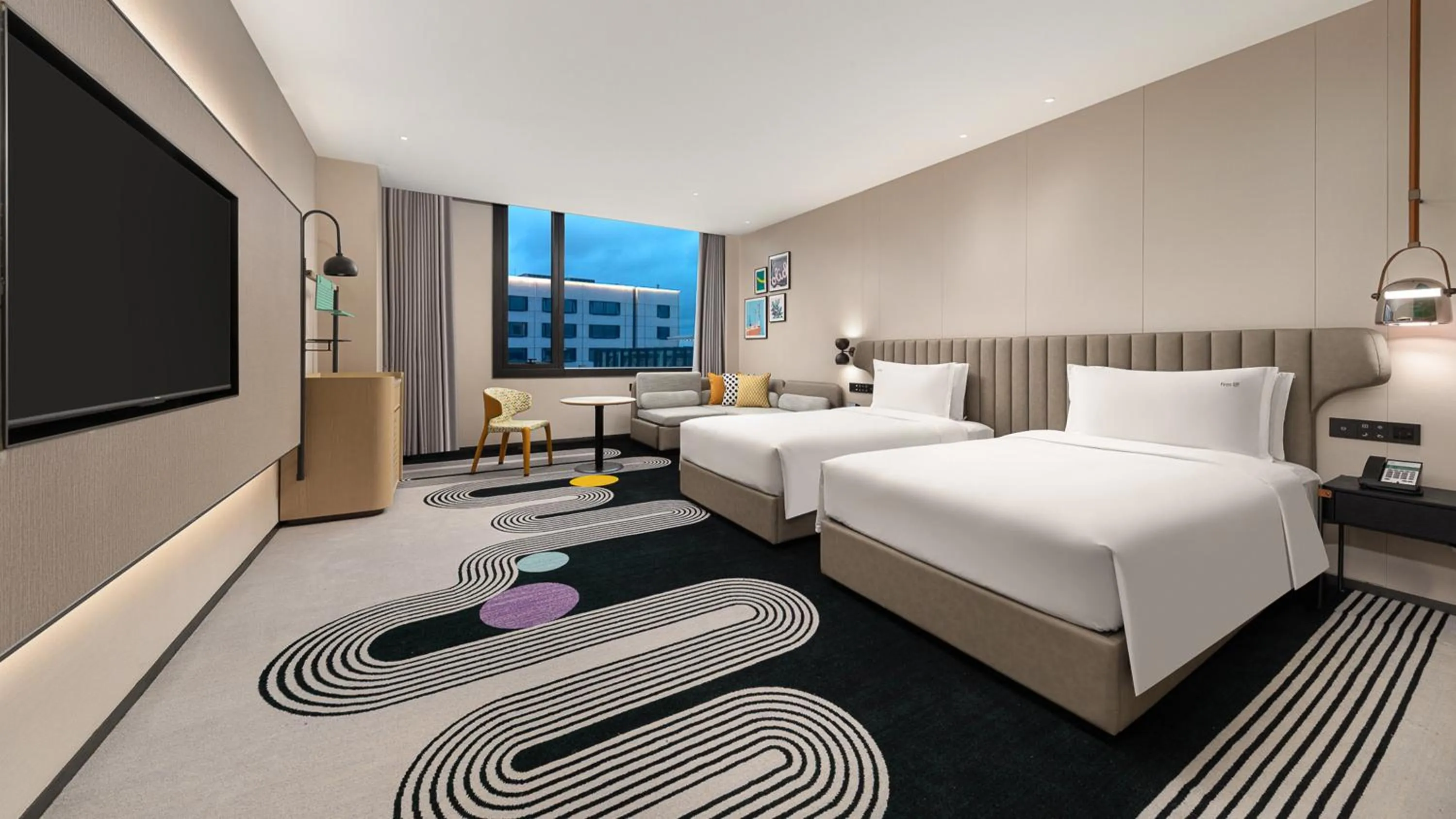 Photo of the whole room, Bed in Holiday Inn Shanghai Pudong Airport, an IHG Hotel