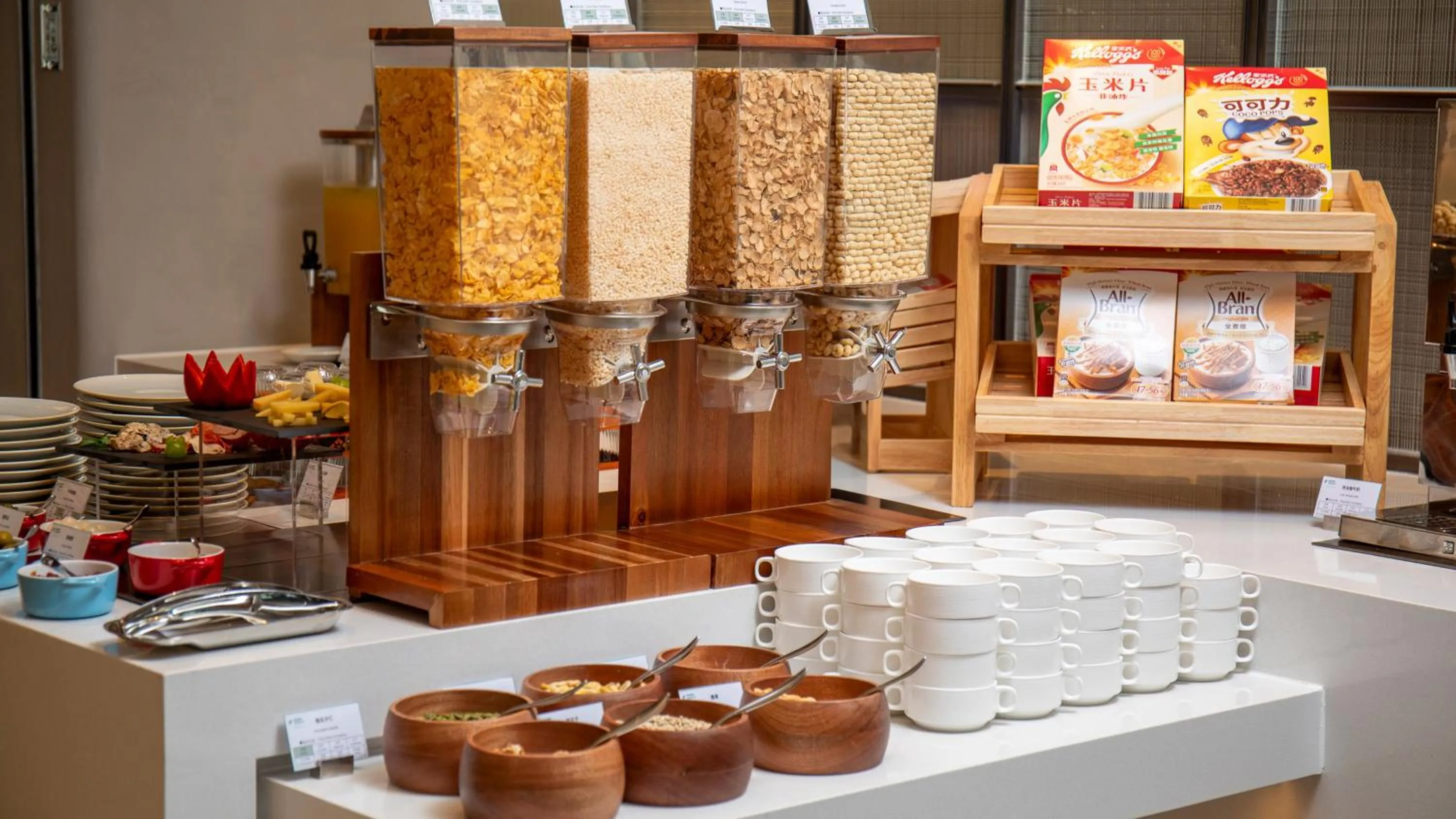 Restaurant/places to eat in Holiday Inn Shanghai Pudong Airport, an IHG Hotel