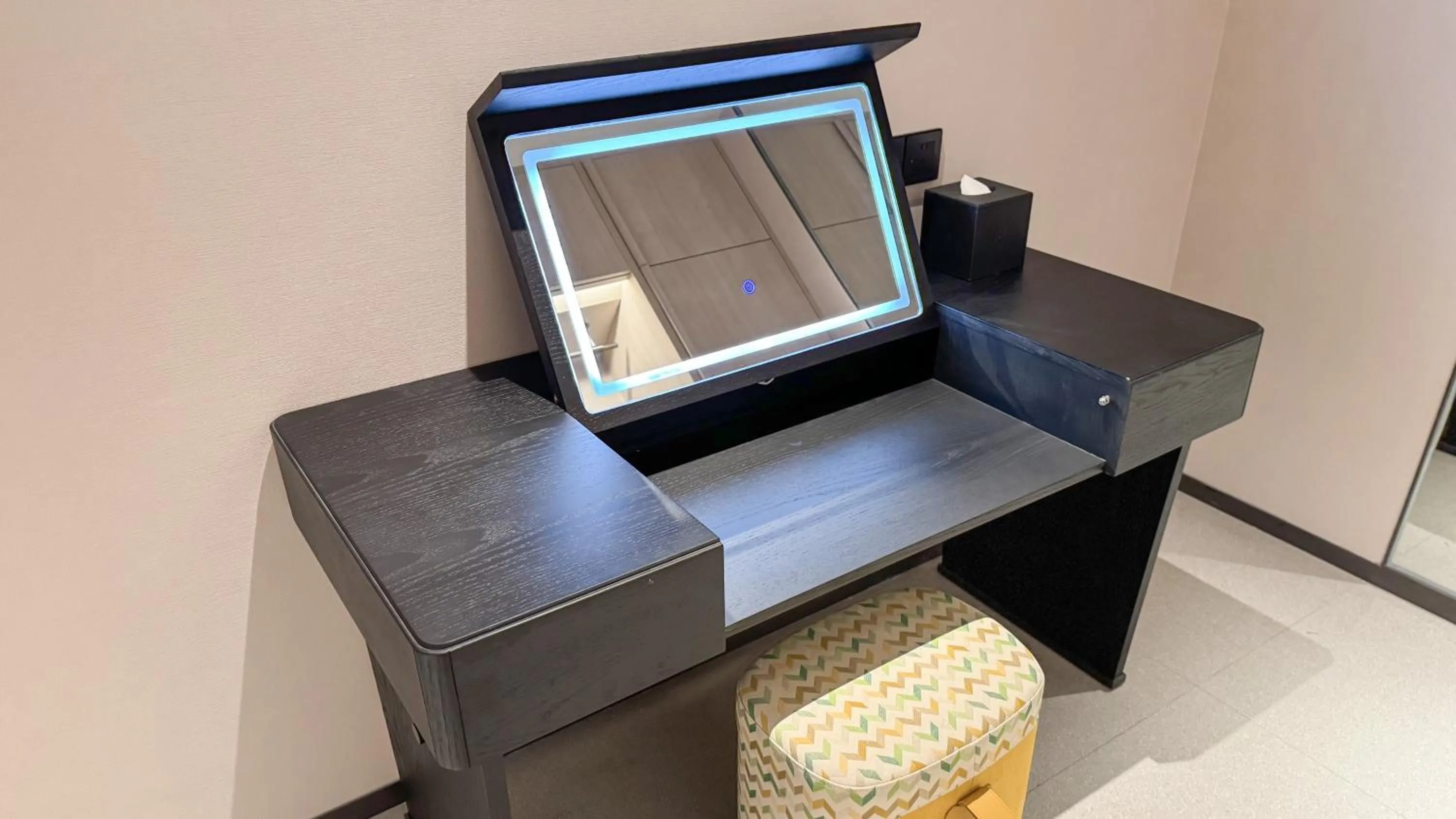 Bedroom in Holiday Inn Shanghai Pudong Airport, an IHG Hotel