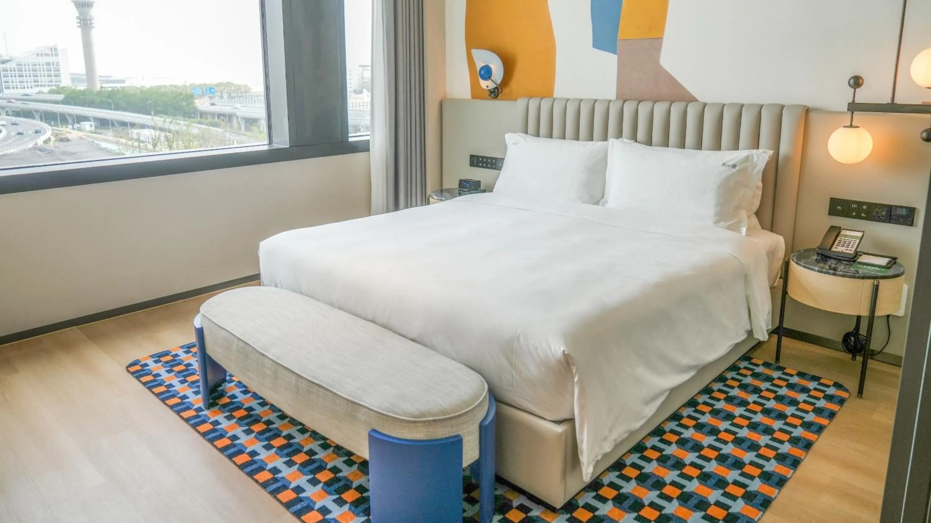 Bedroom, Bed in Holiday Inn Shanghai Pudong Airport, an IHG Hotel