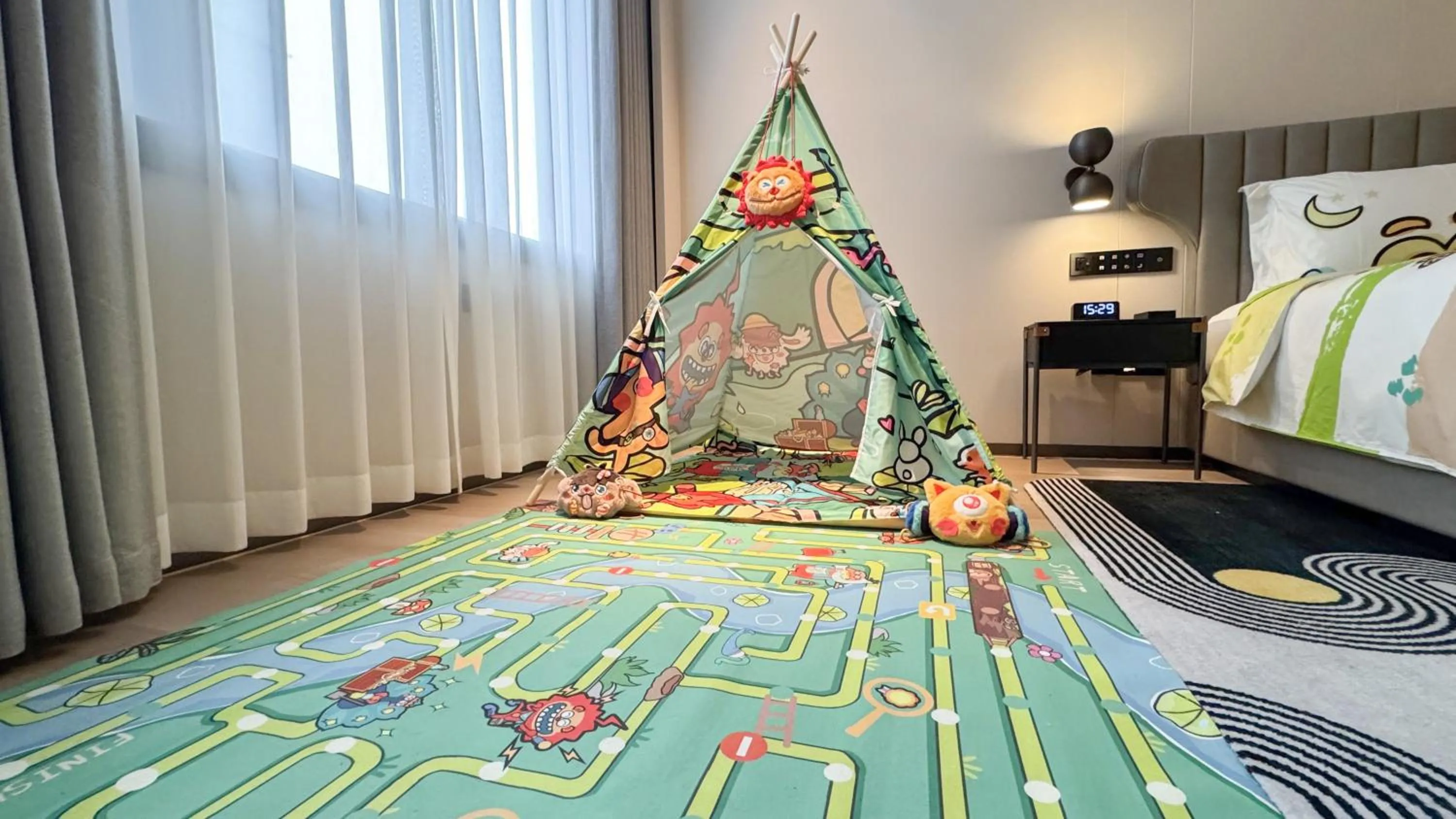 Photo of the whole room, Bed in Holiday Inn Shanghai Pudong Airport, an IHG Hotel