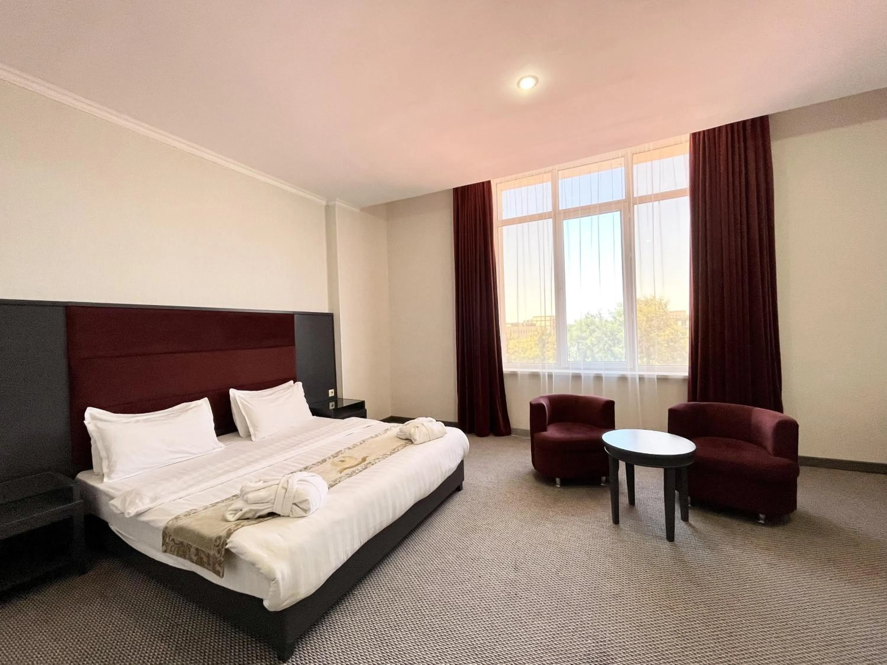 Photo of the whole room, Bed in Almaty Grand Erbil Hotel