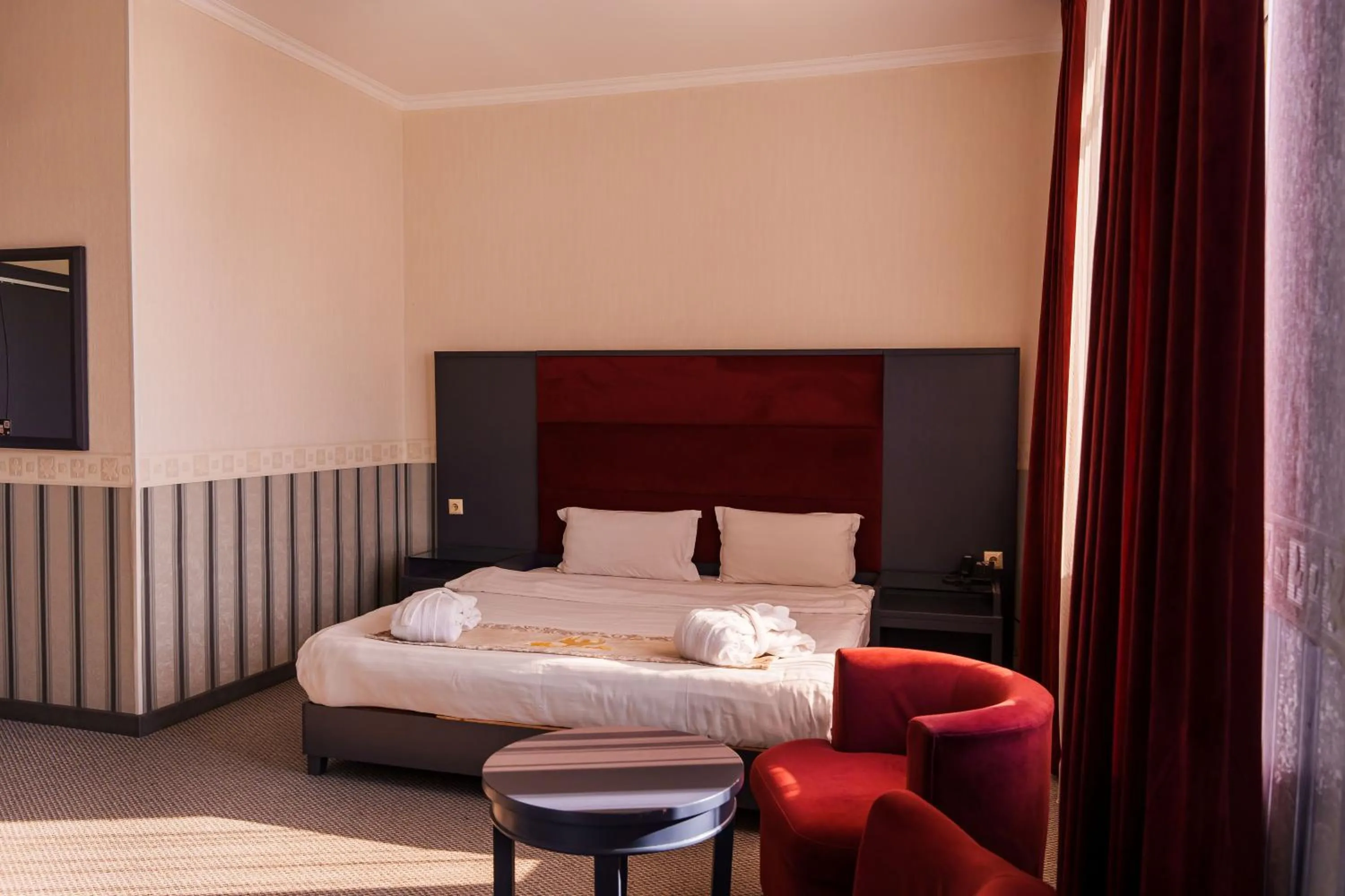 Photo of the whole room, Bed in Almaty Grand Erbil Hotel