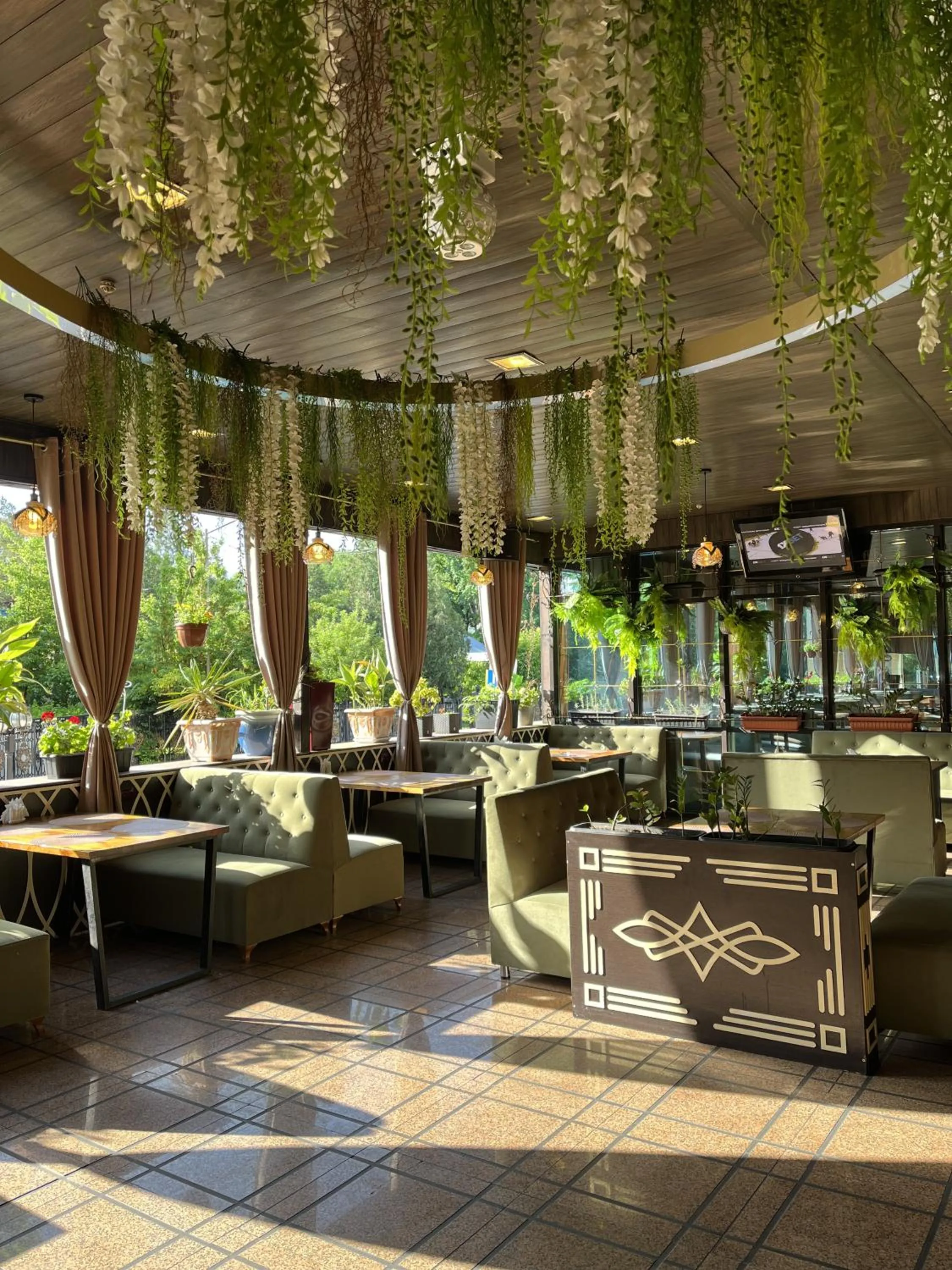 Restaurant/places to eat in Almaty Grand Erbil Hotel