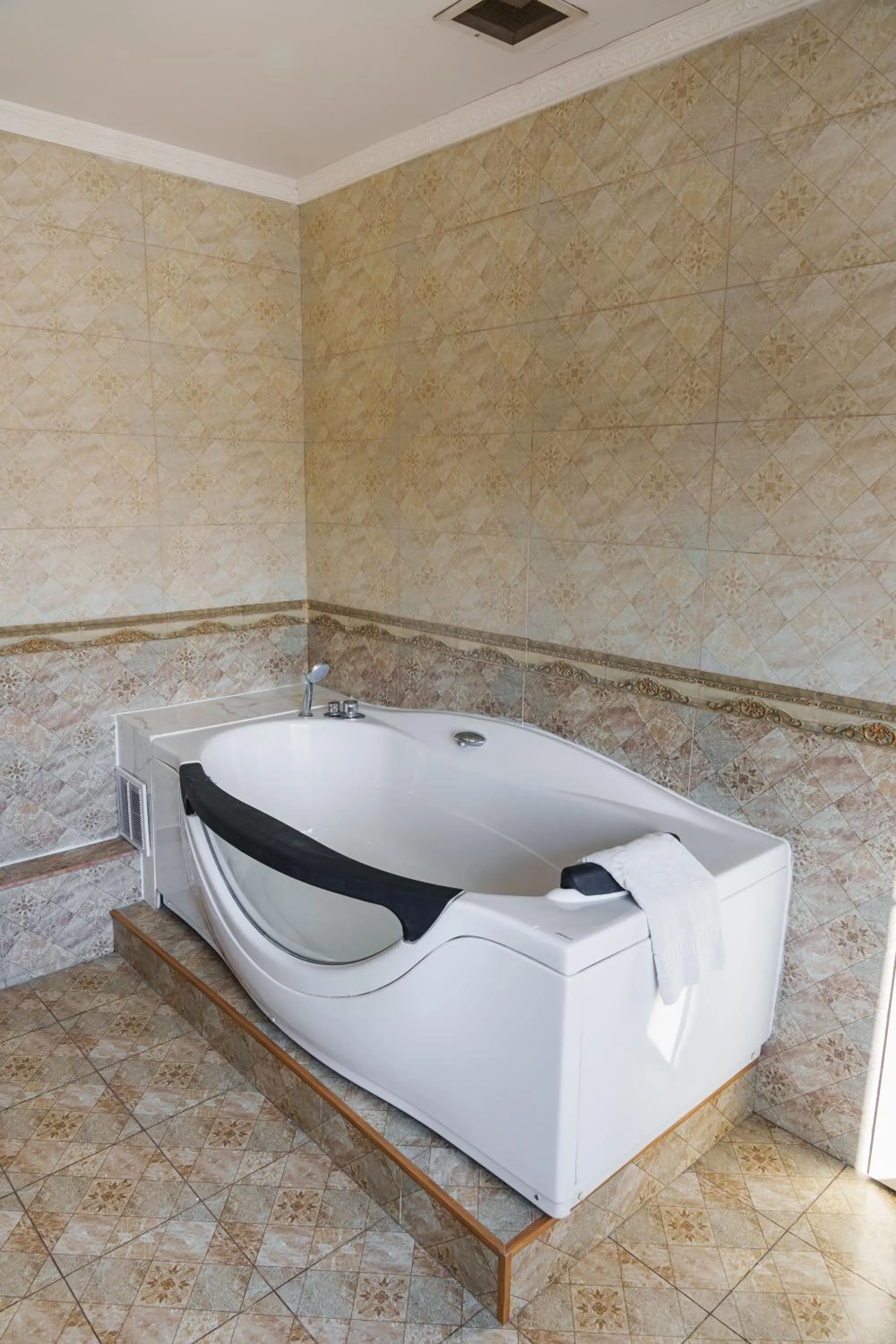 Bath in Almaty Grand Erbil Hotel