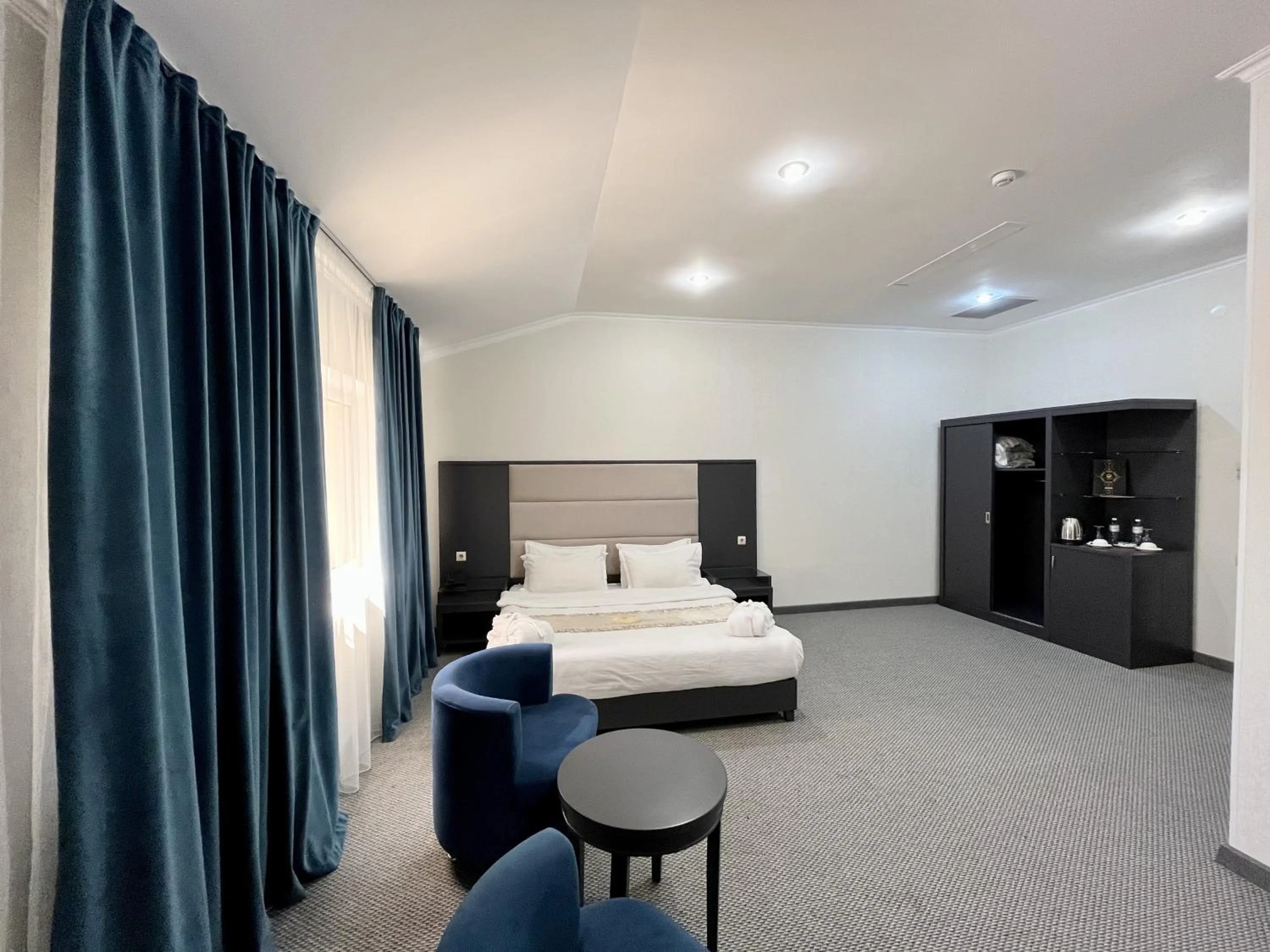 Photo of the whole room, Bed in Almaty Grand Erbil Hotel