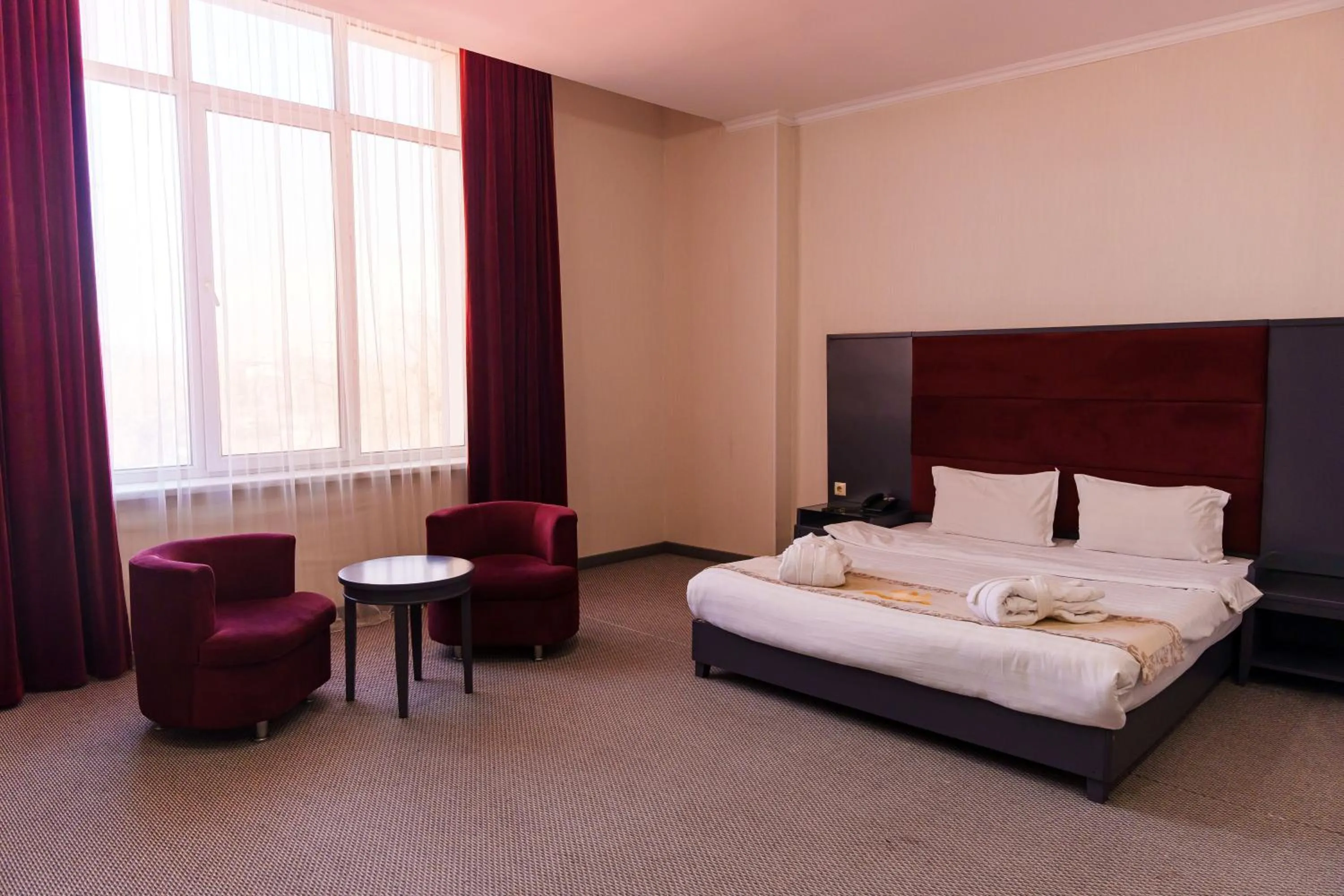 Photo of the whole room, Bed in Almaty Grand Erbil Hotel