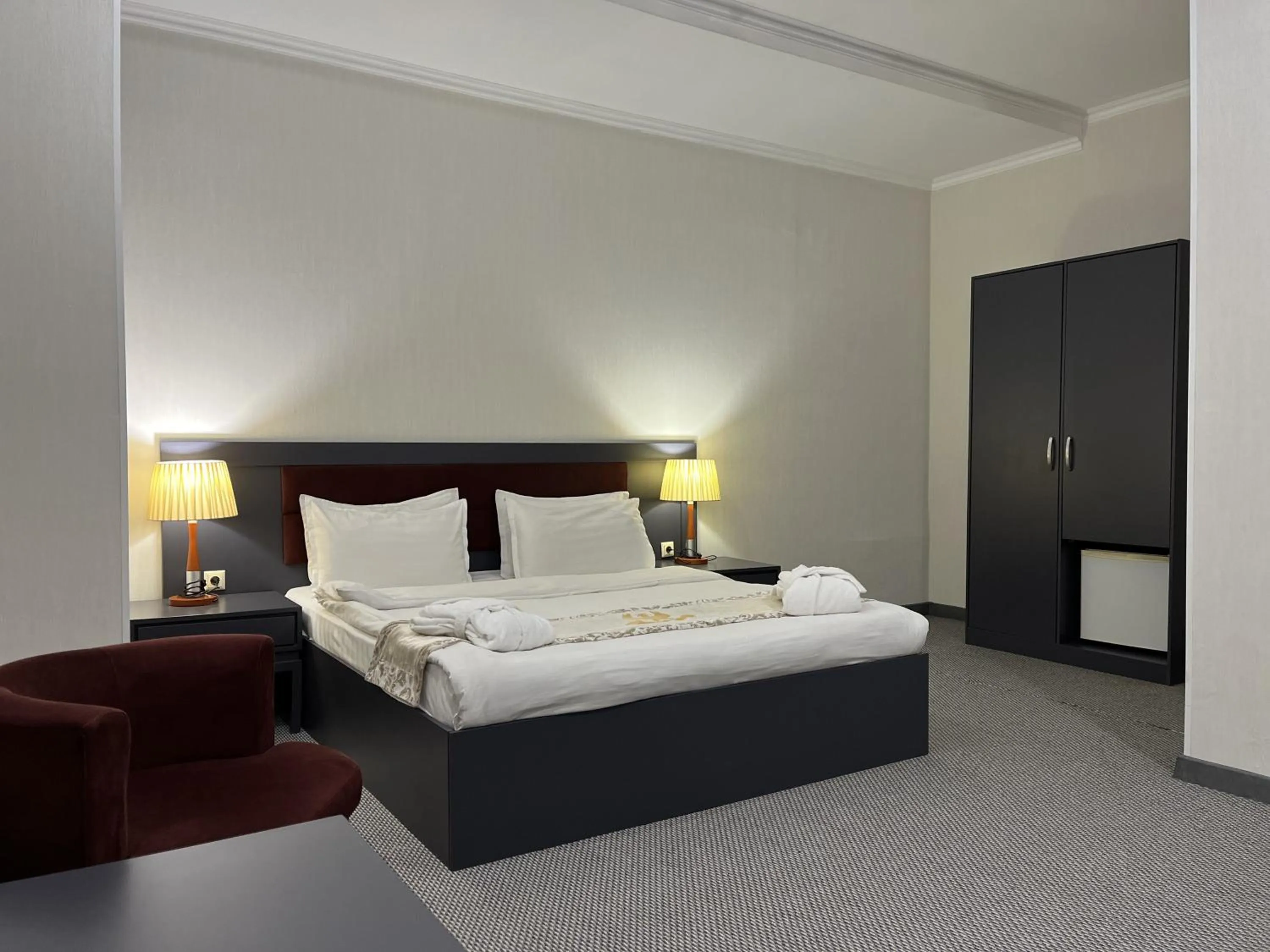 Photo of the whole room, Bed in Almaty Grand Erbil Hotel