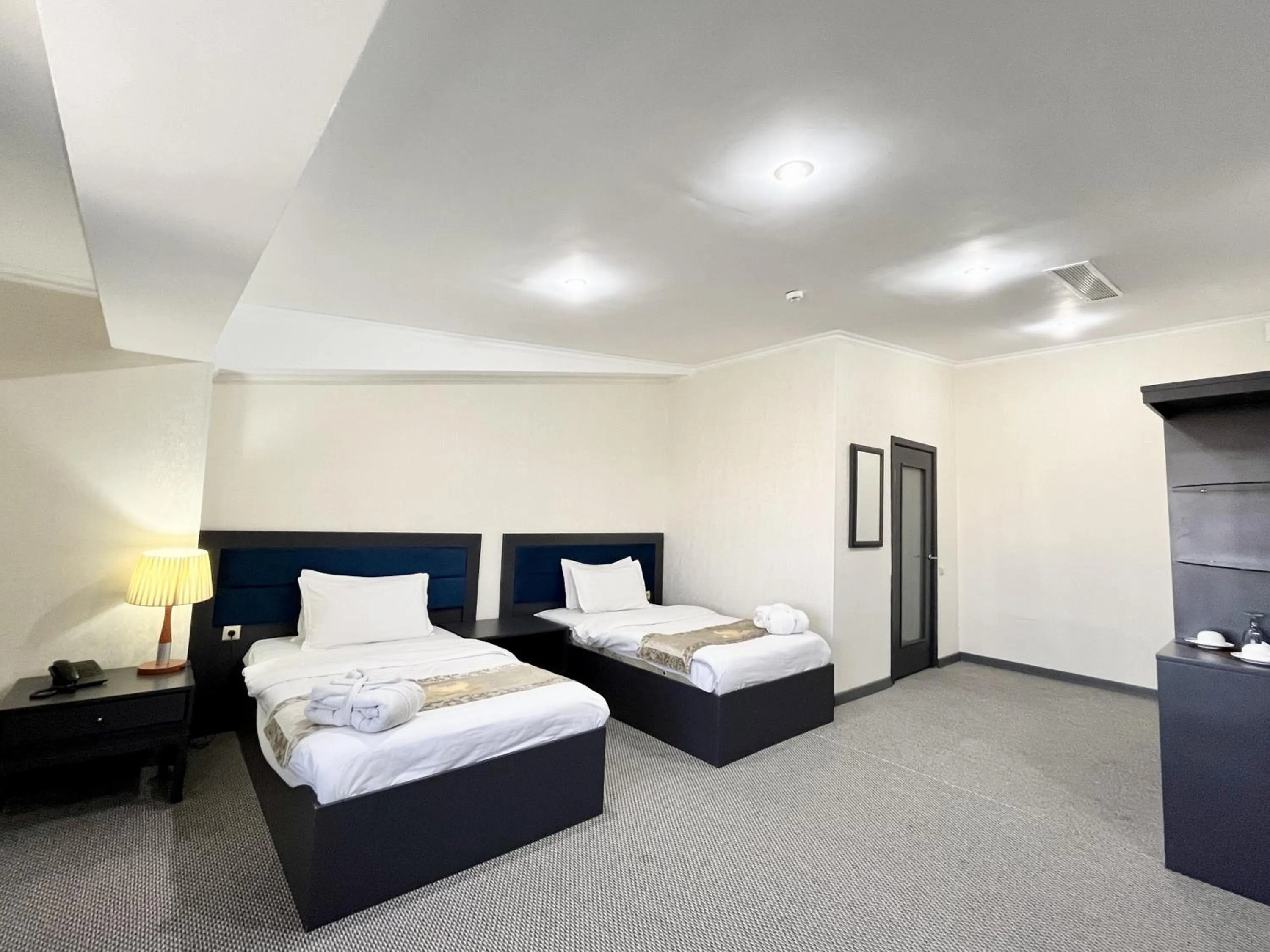 Photo of the whole room, Bed in Almaty Grand Erbil Hotel