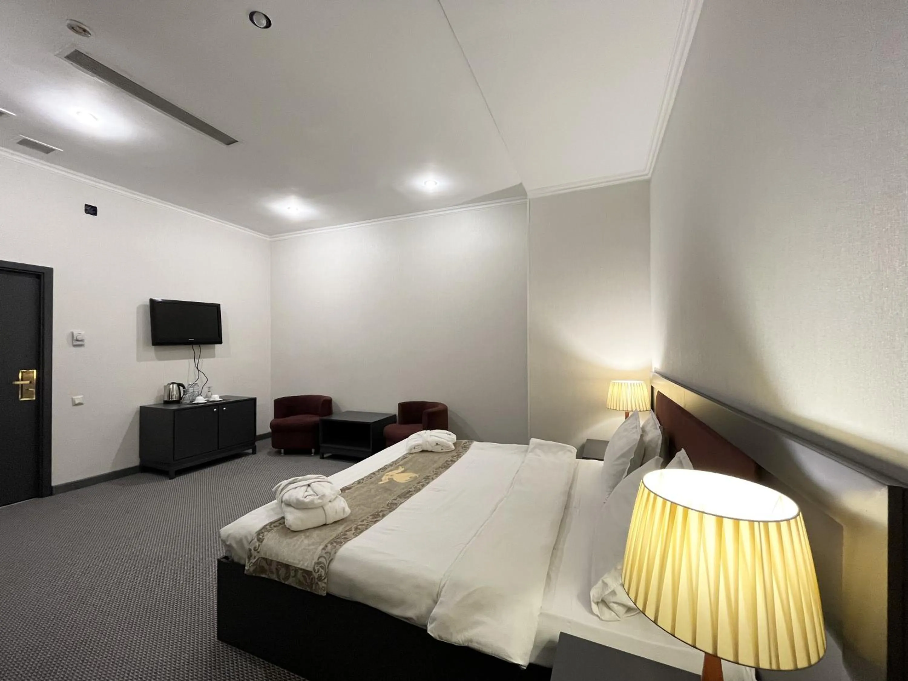 Photo of the whole room, Bed in Almaty Grand Erbil Hotel