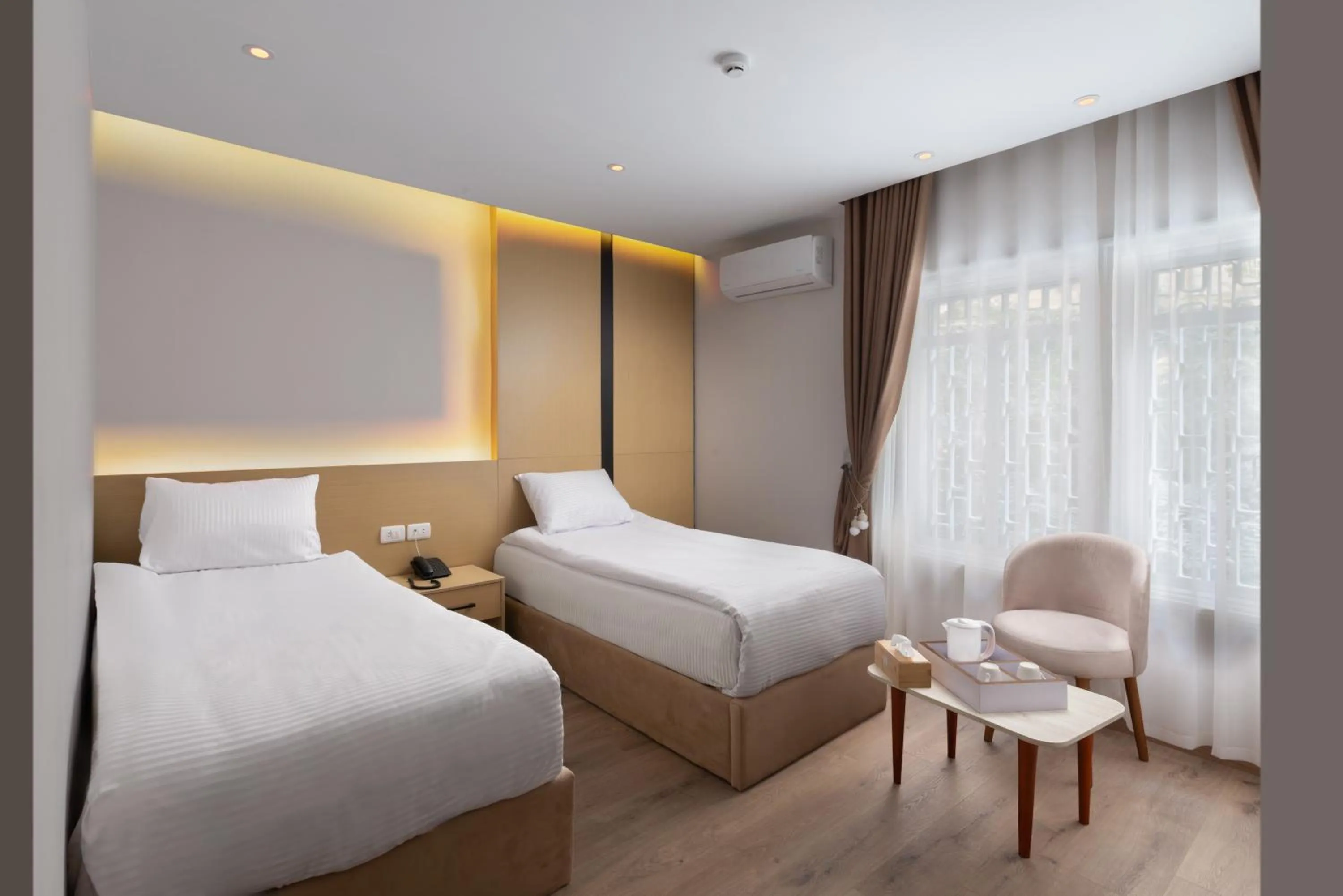 Bedroom, Bed in Elegance Grand City Hotel