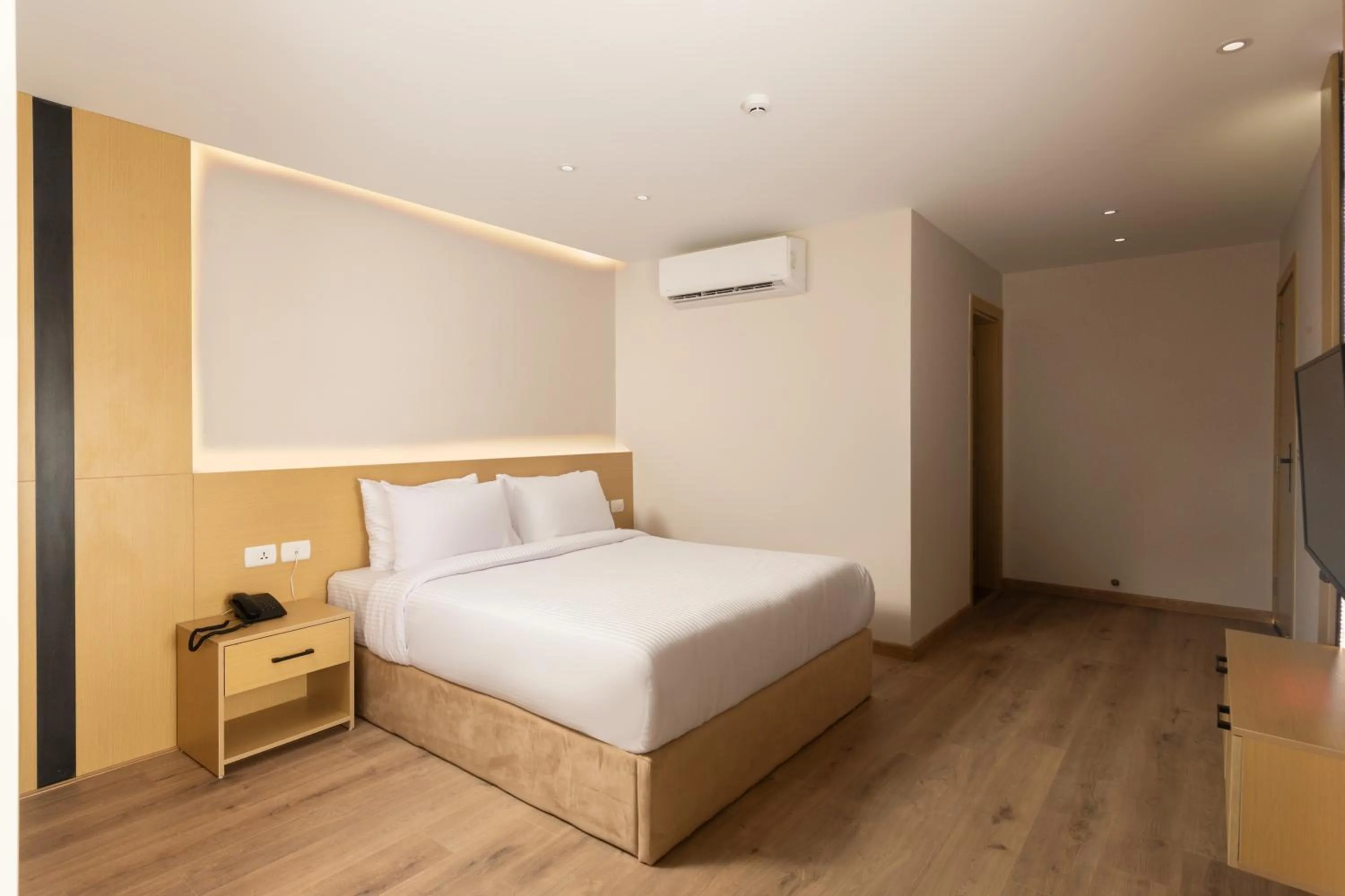 Bed in Elegance Grand City Hotel