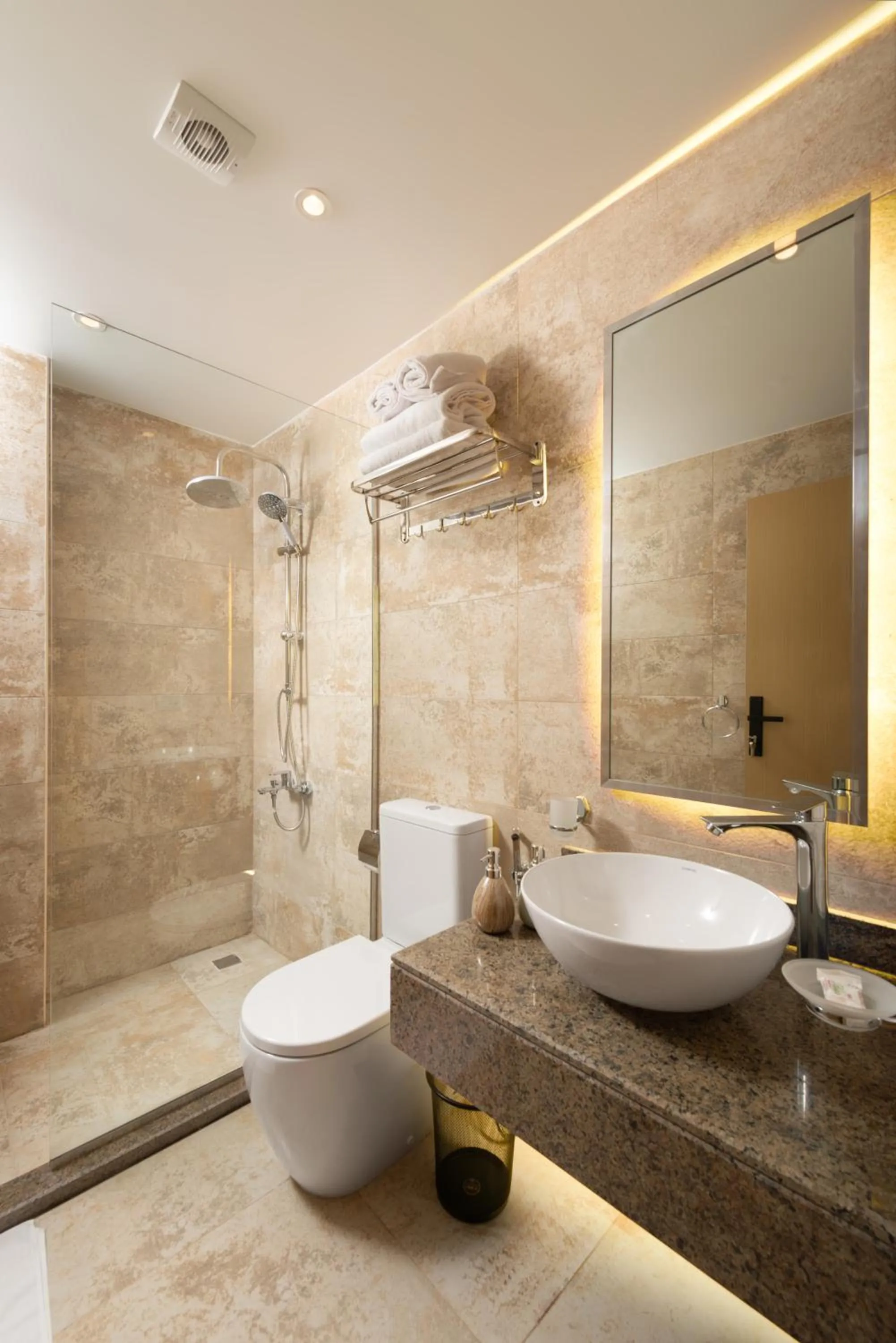 Bathroom in Elegance Grand City Hotel