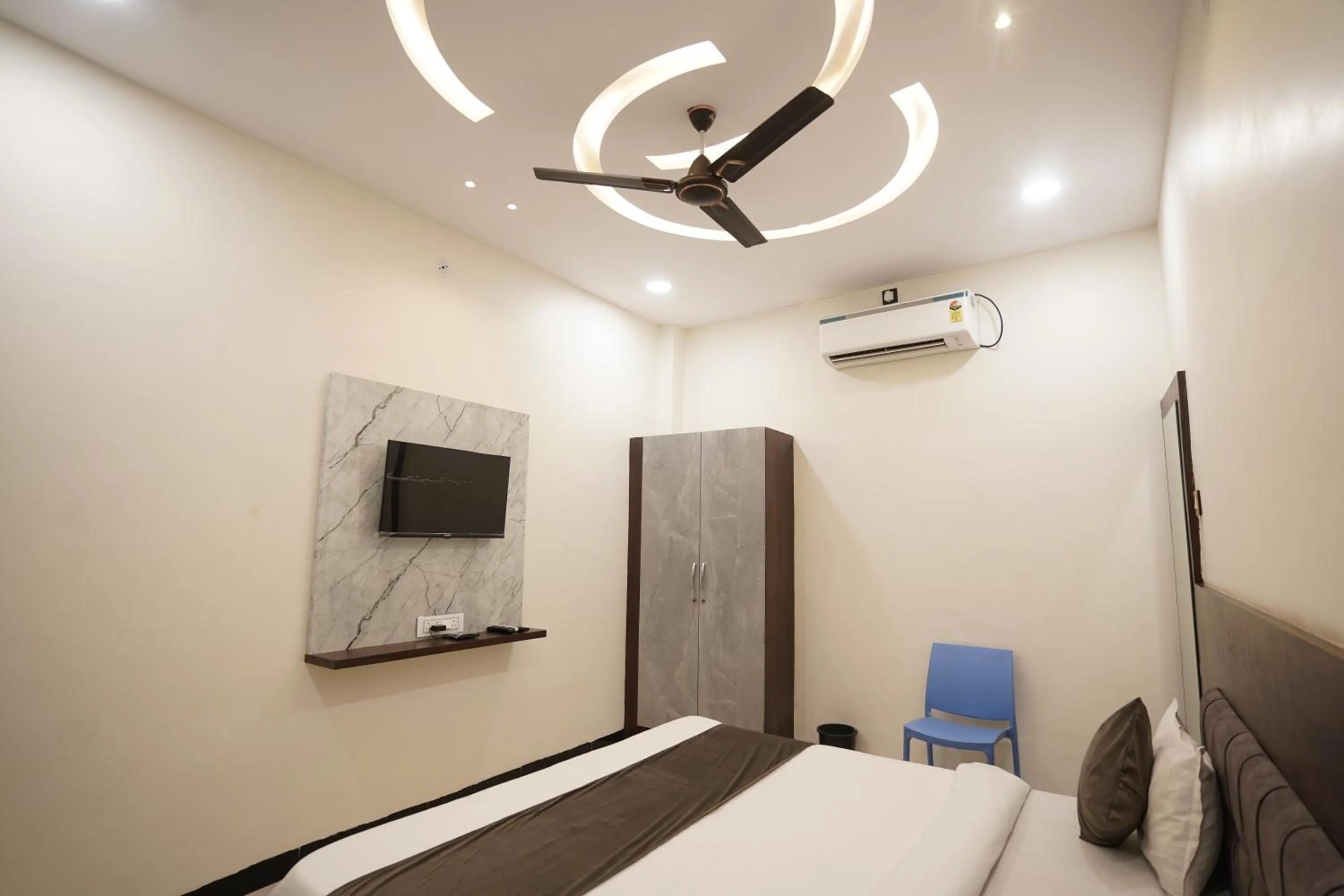 Bed in Hotel Dev Kripa