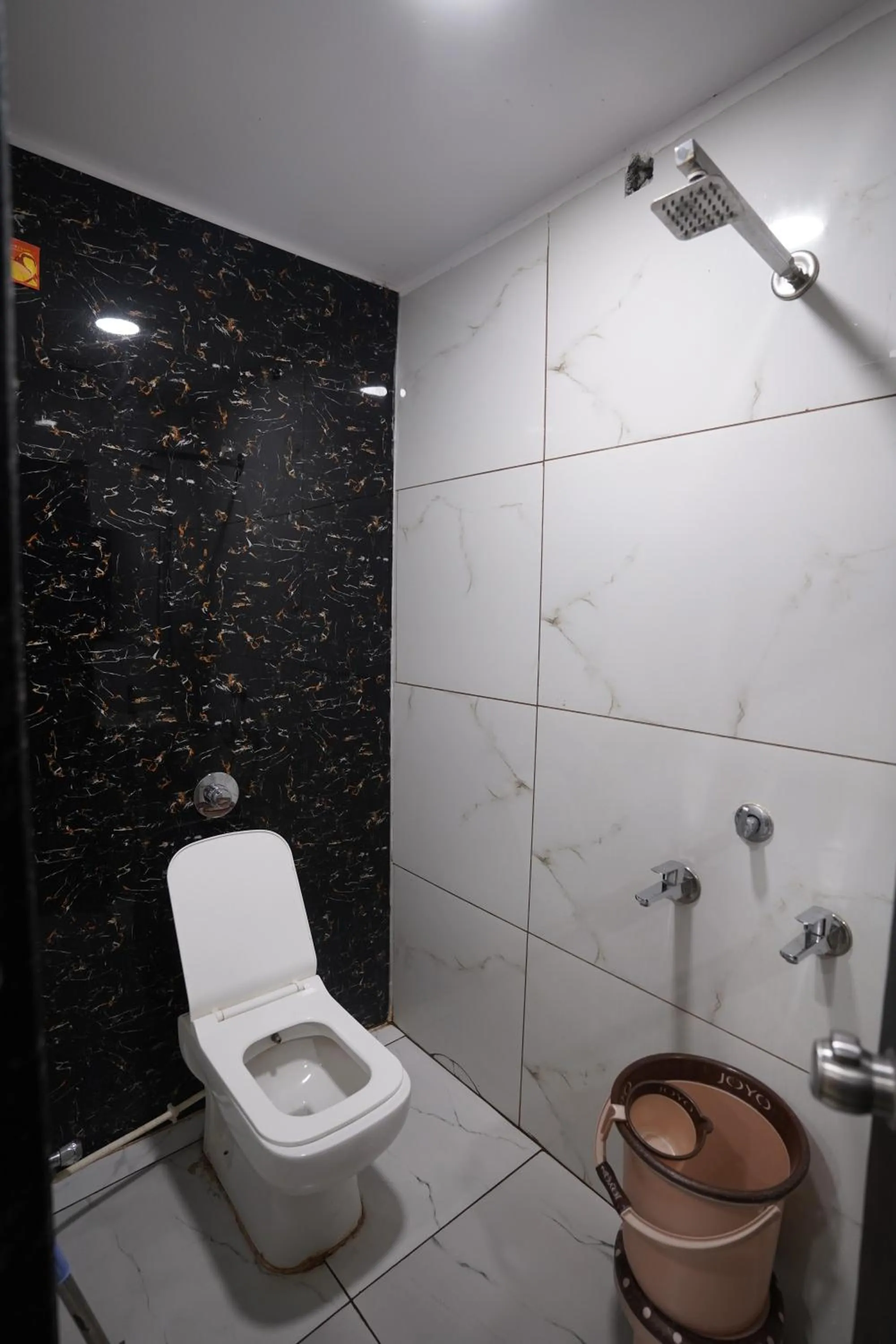 Shower in Hotel Dev Kripa