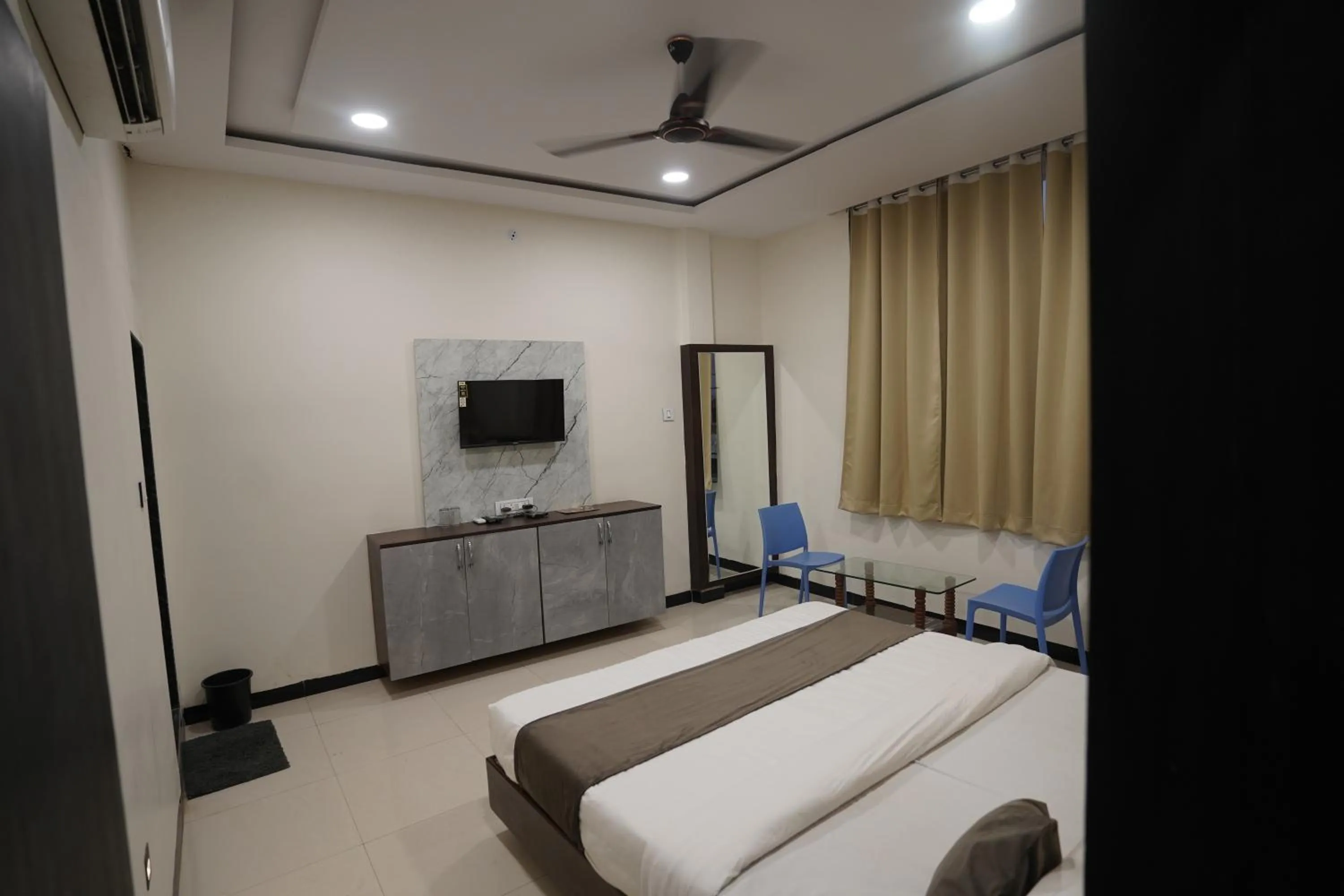 Bed in Hotel Dev Kripa