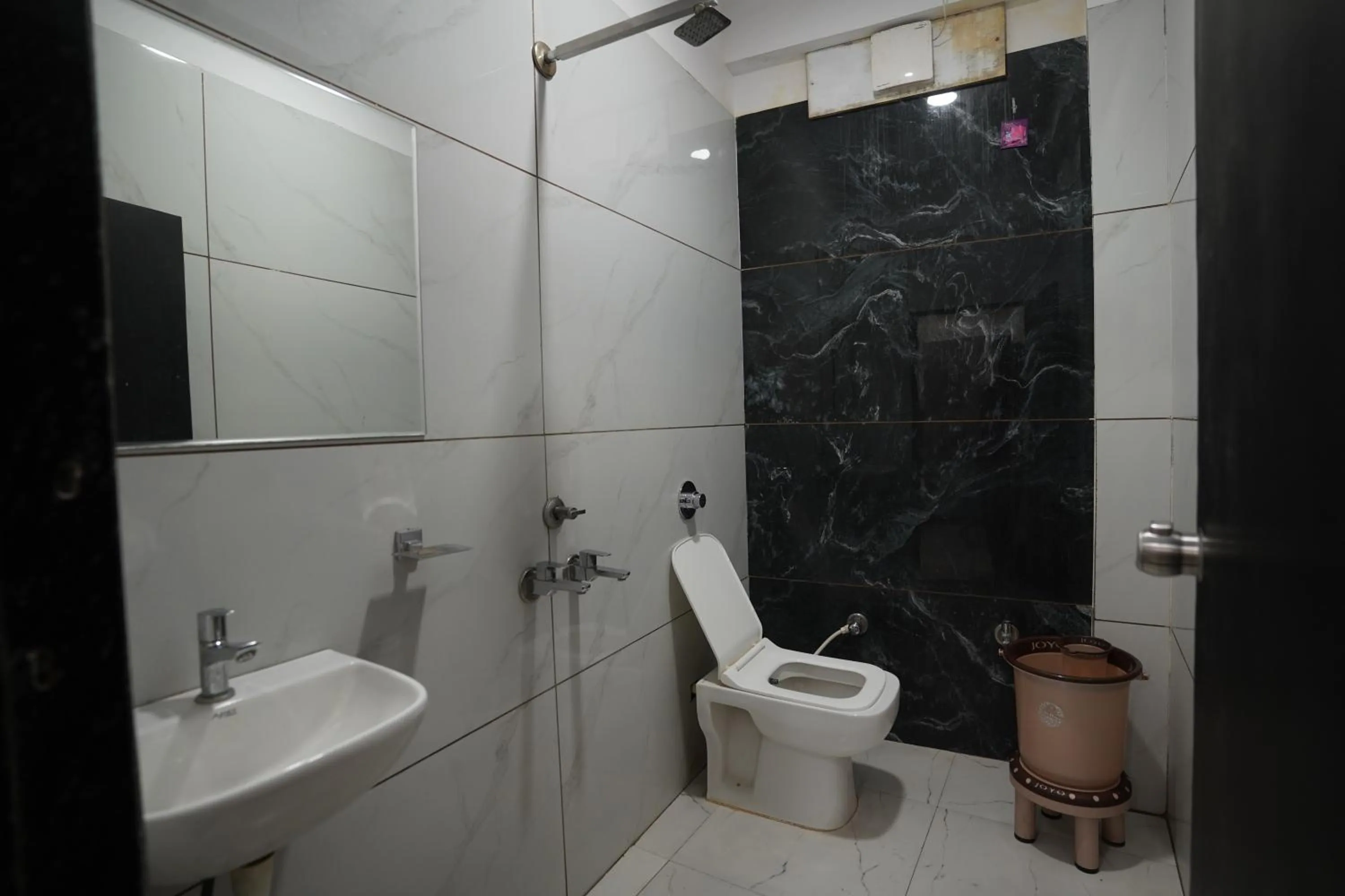 Shower in Hotel Dev Kripa