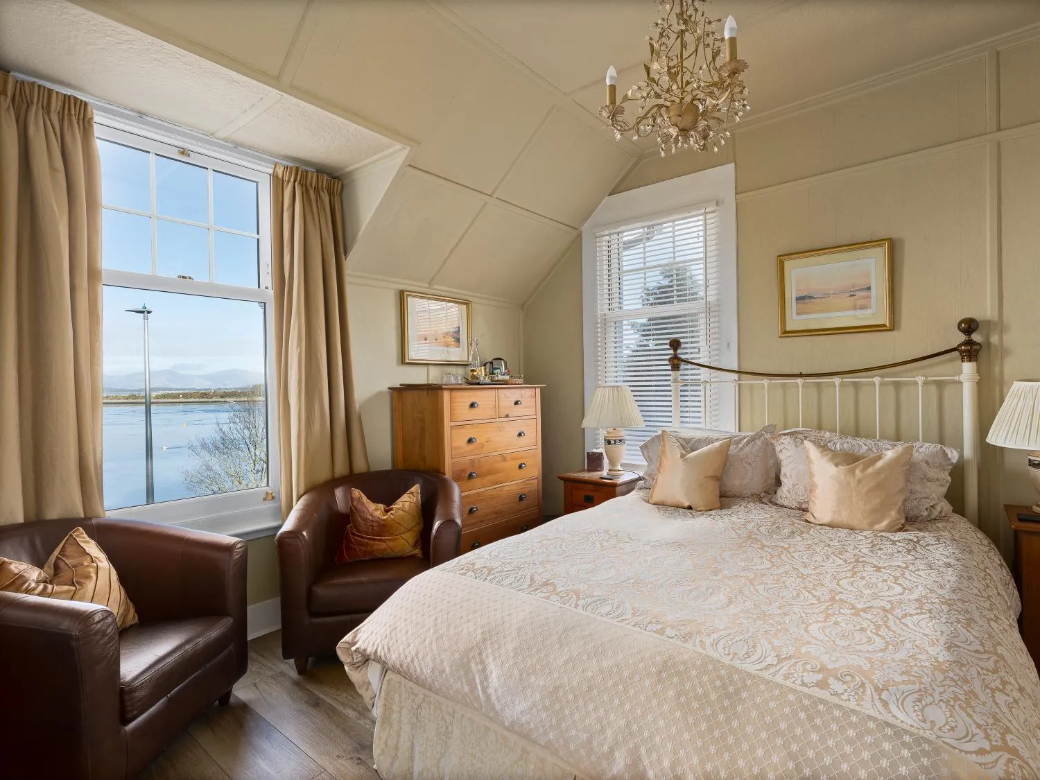 Bedroom, Bed in Ards House