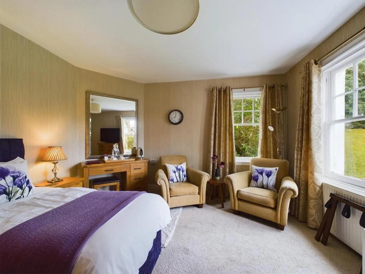 Photo of the whole room, Bed in Ards House