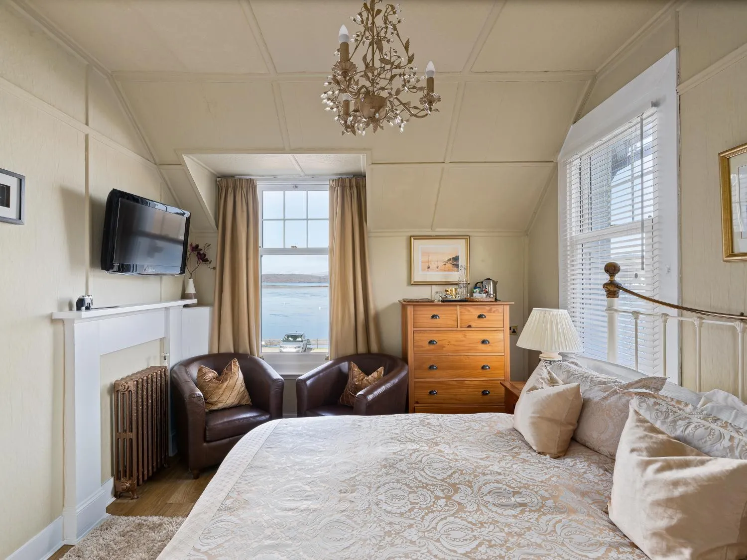 Bedroom, Bed in Ards House