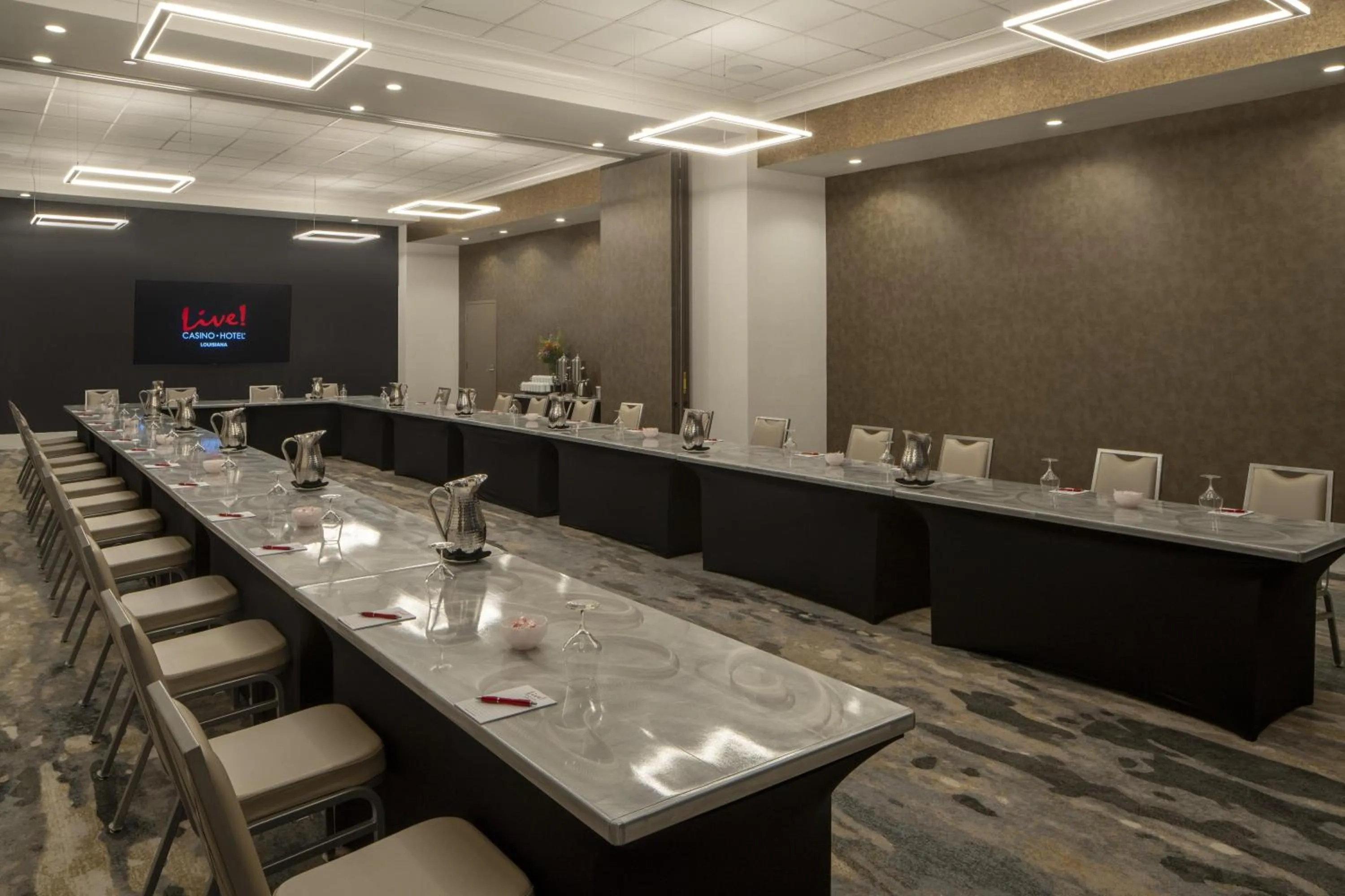 Live Casino & Hotel Louisiana, Curio Collection by Hilton