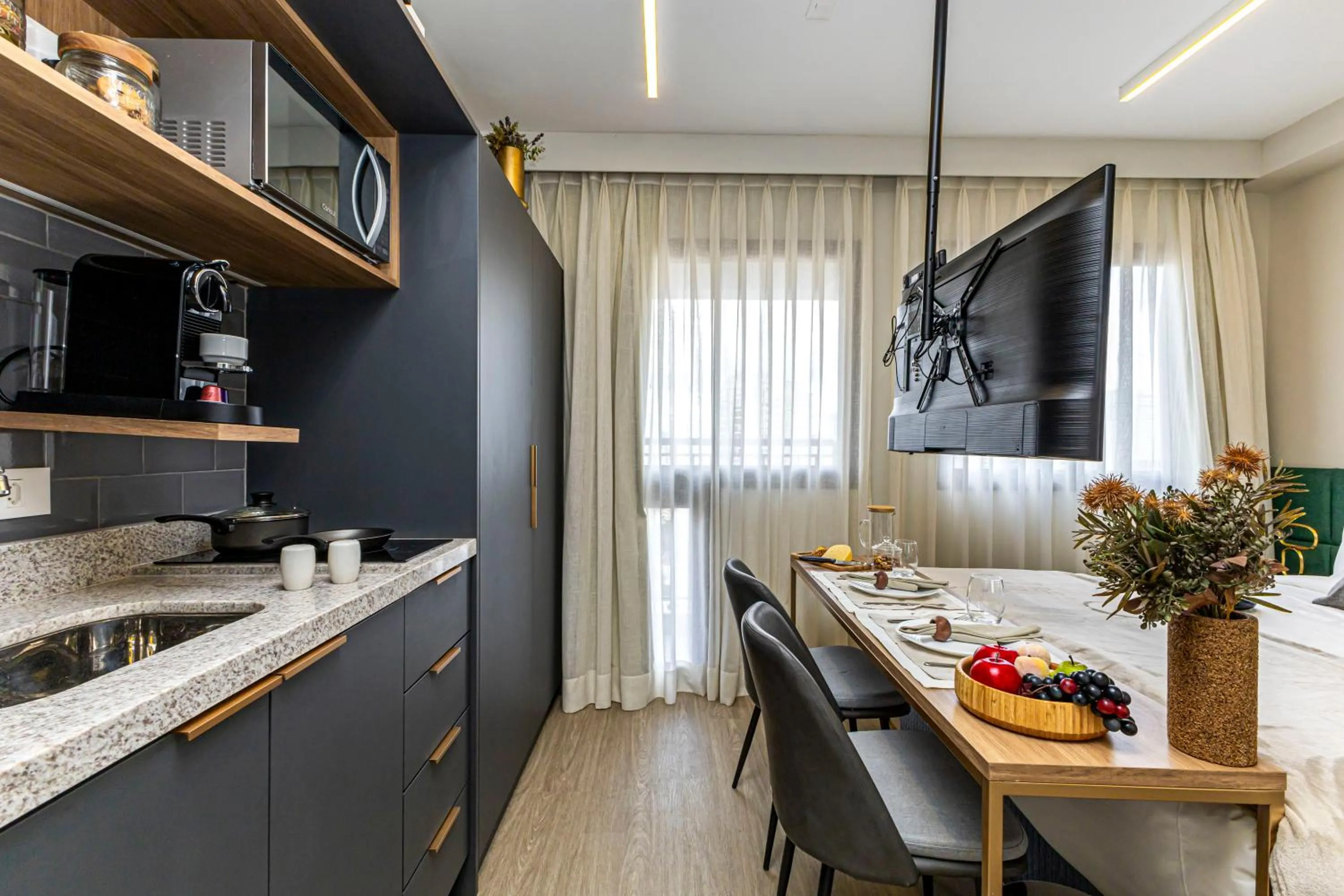 Day in Charlie Santo Amaro - Piscina, Academia e Nota 9,2