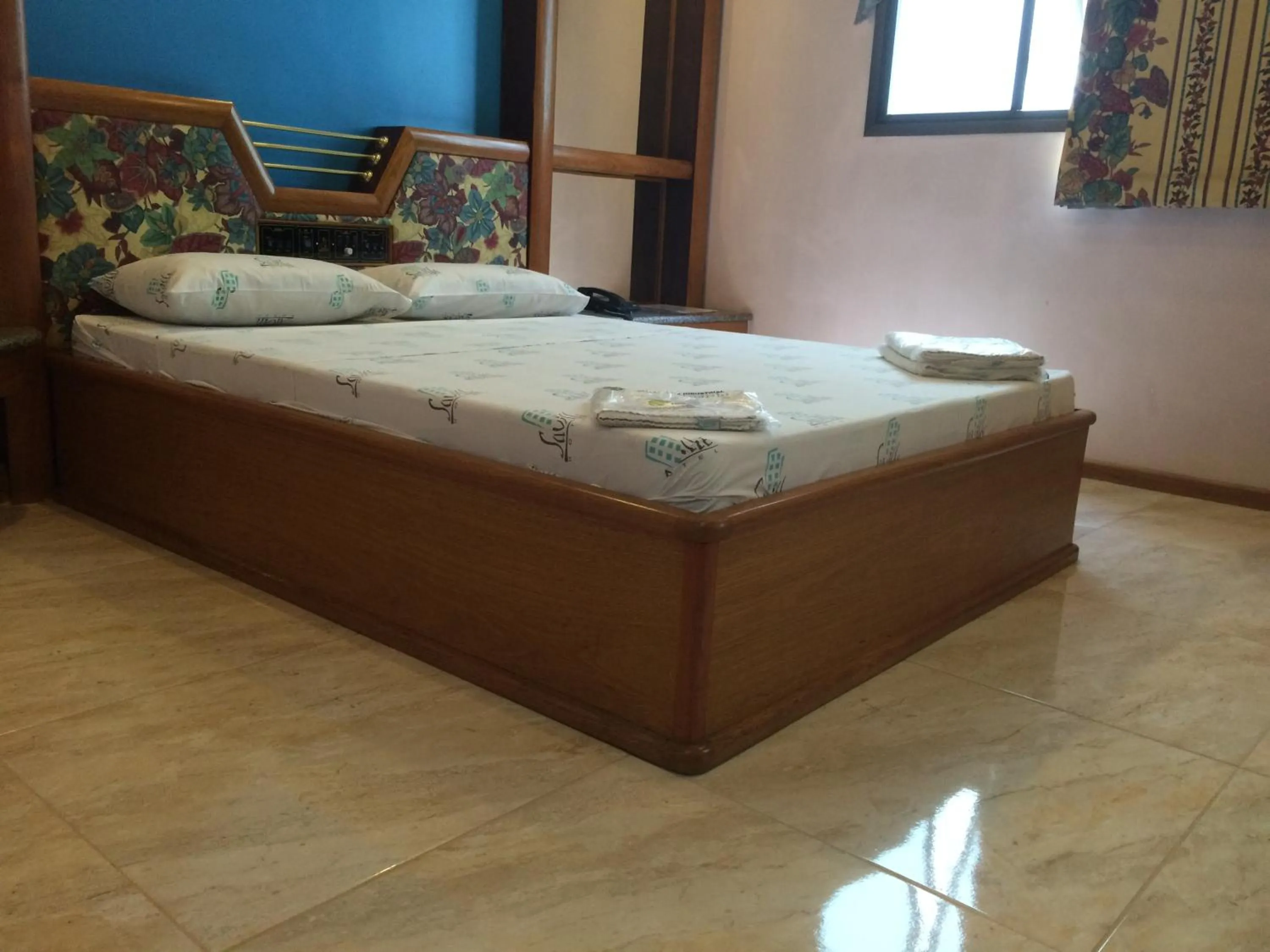 Day, Bed in Saville Hotel