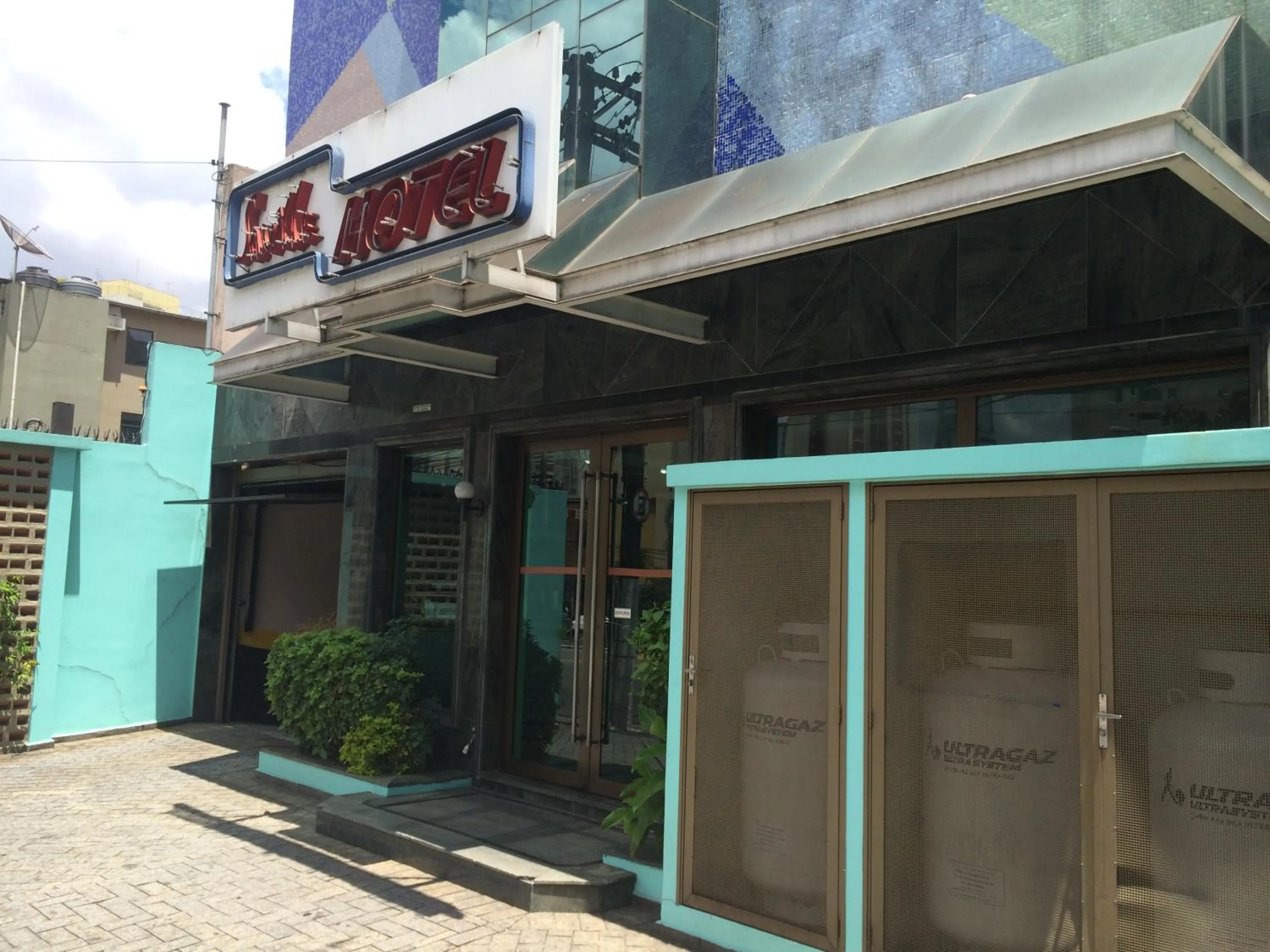 Facade/entrance in Saville Hotel