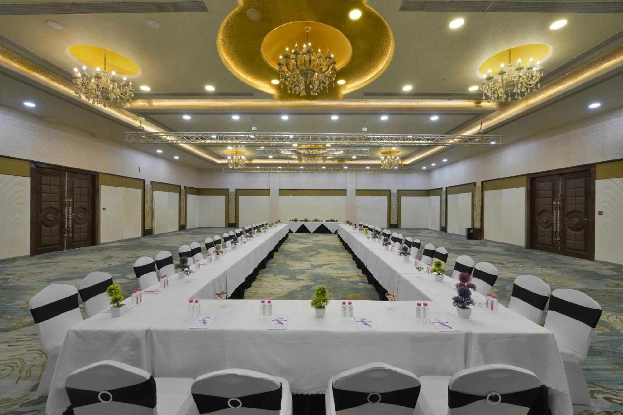 Banquet/Function facilities in Treat Resort Silvassa