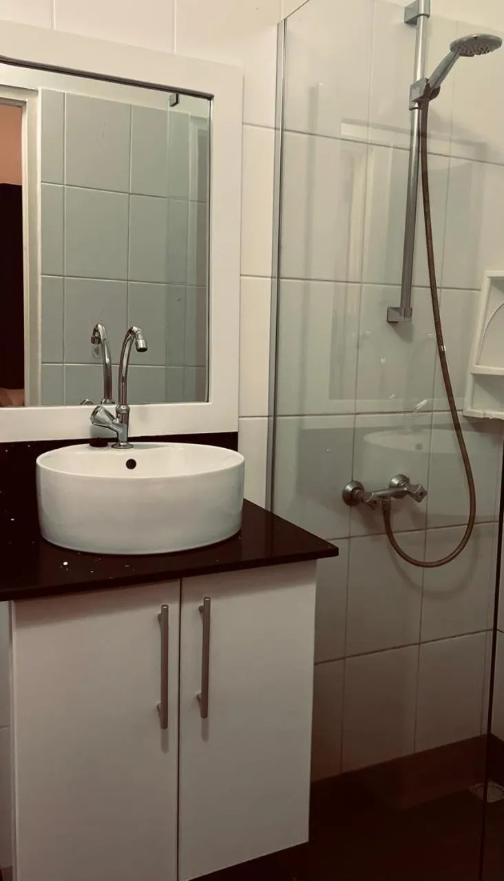 Shower in Holland Lodge Paramaribo