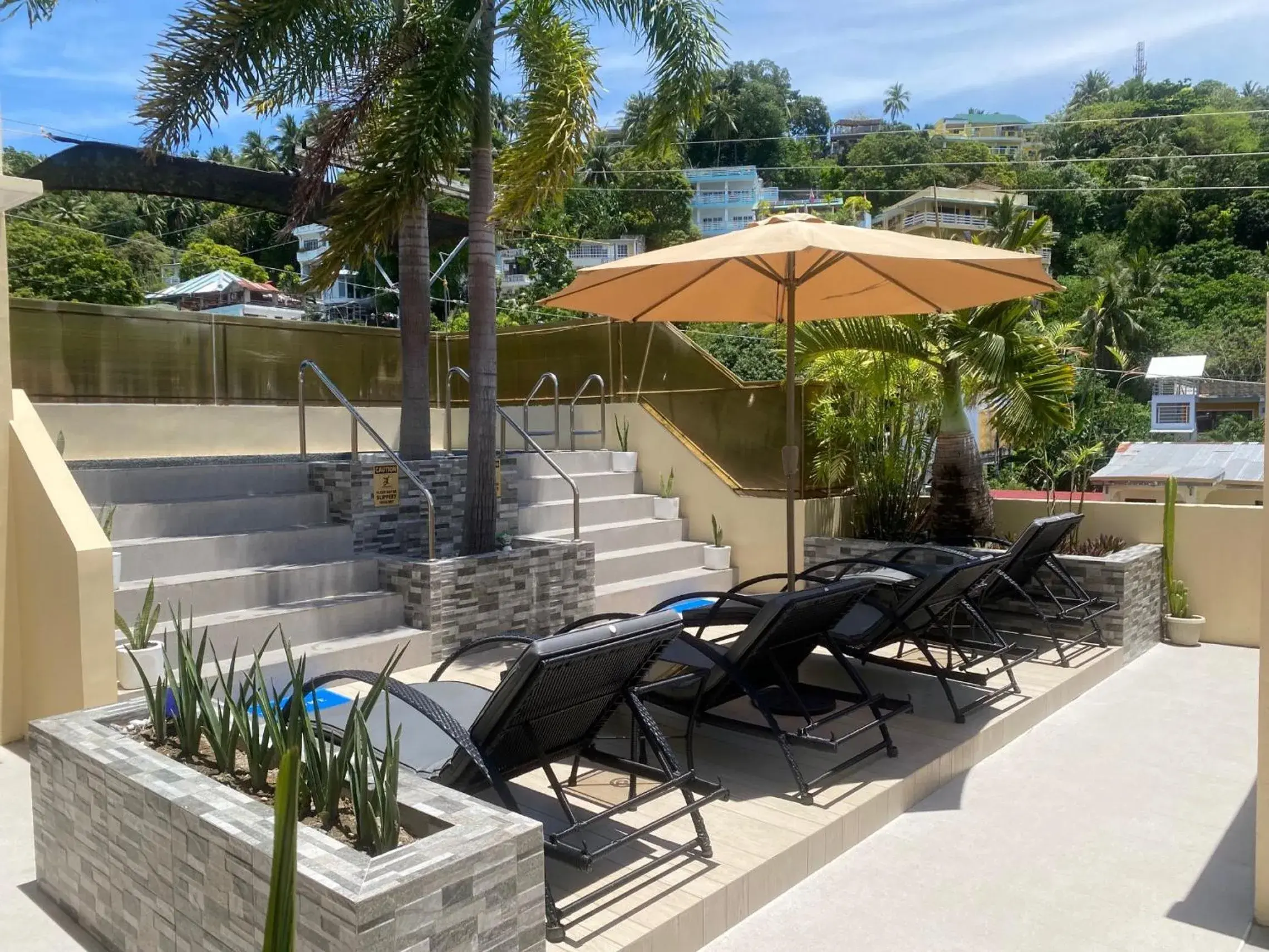 Swimming pool in Papa Freds Beach Resort Swimming pool in Papa Freds Beach Resort