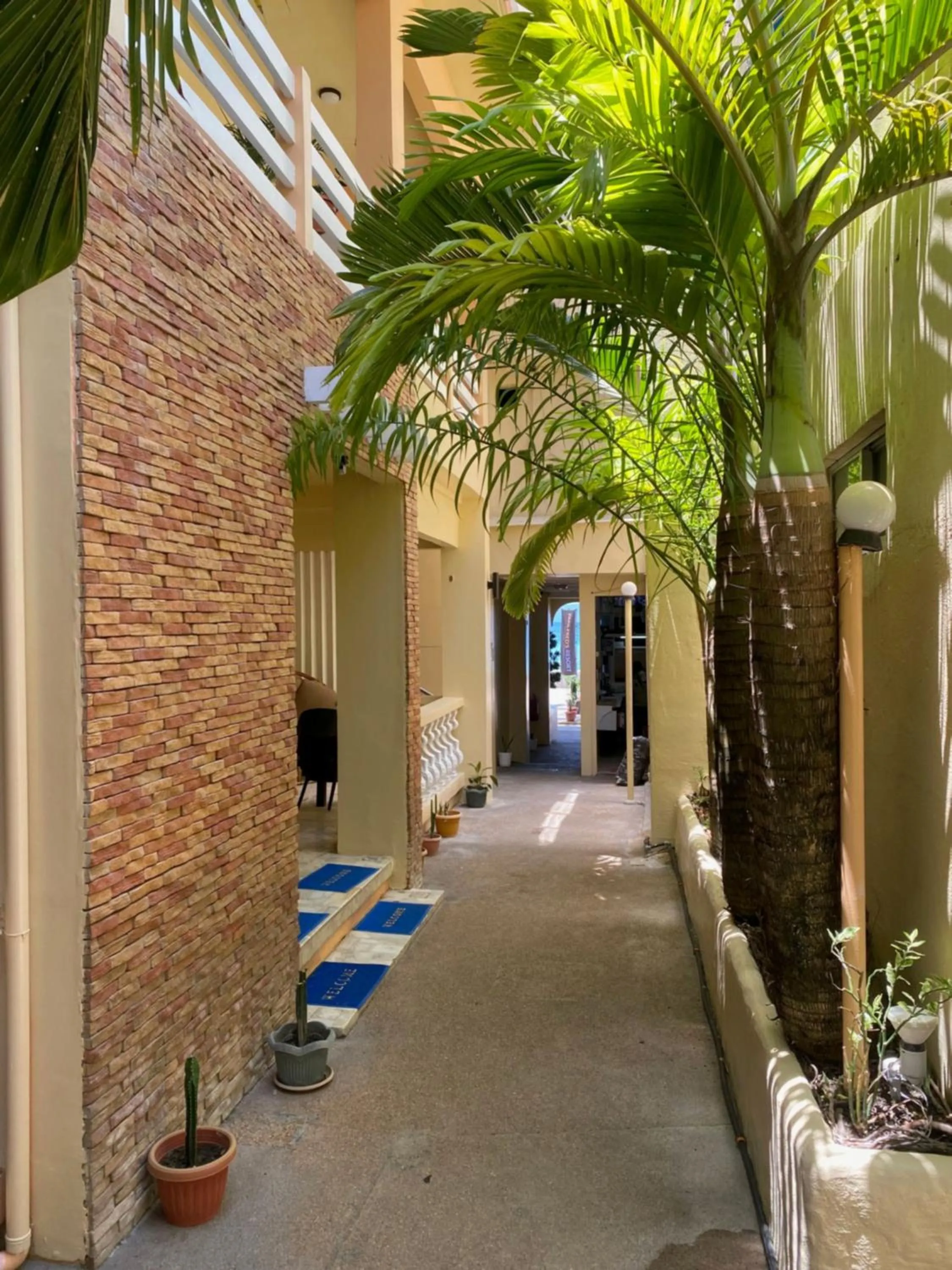 Property building in Papa Freds Beach Resort