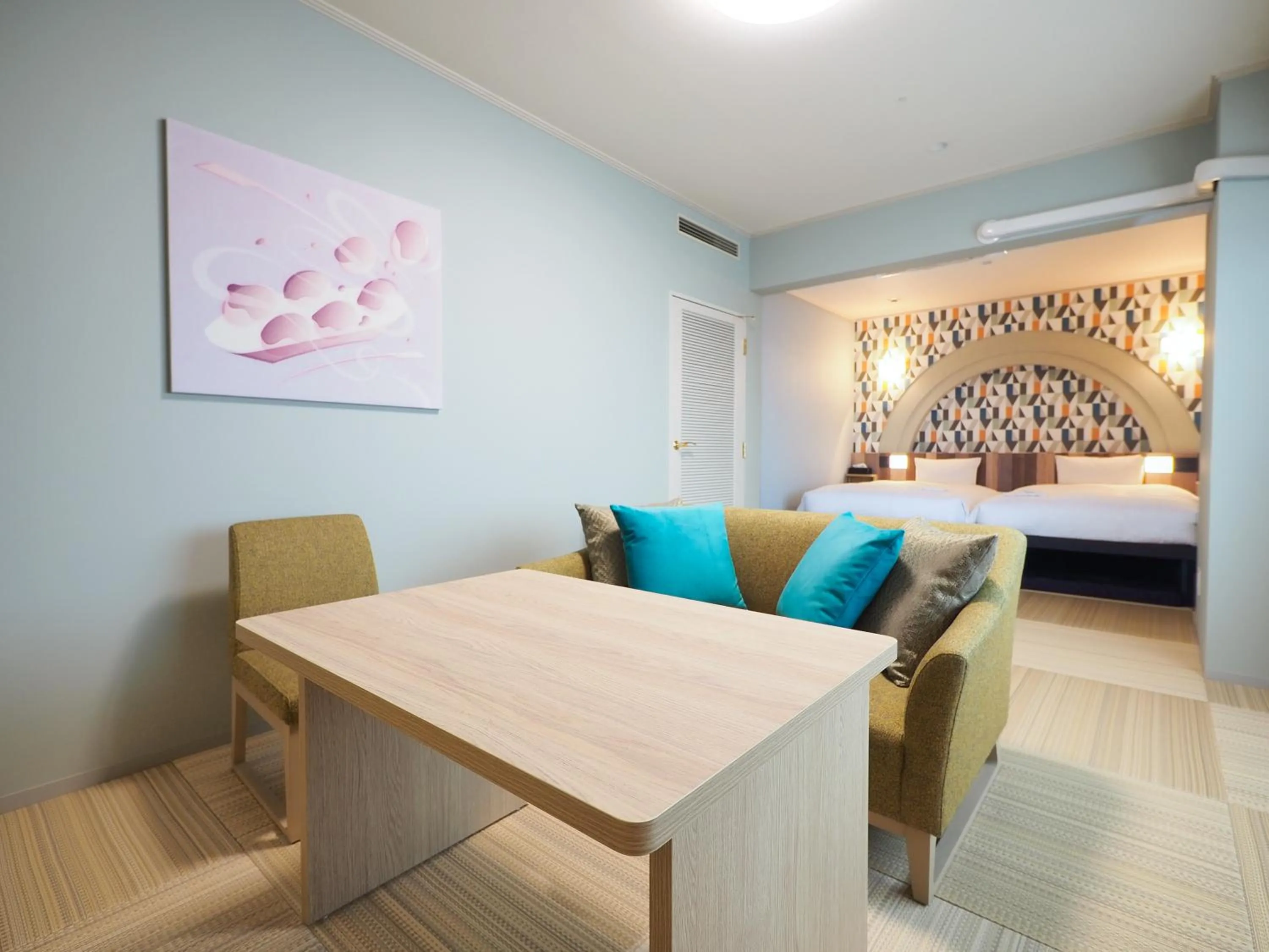 Photo of the whole room, Bed in Hiyori Hotel Osaka Suminoekoen Station