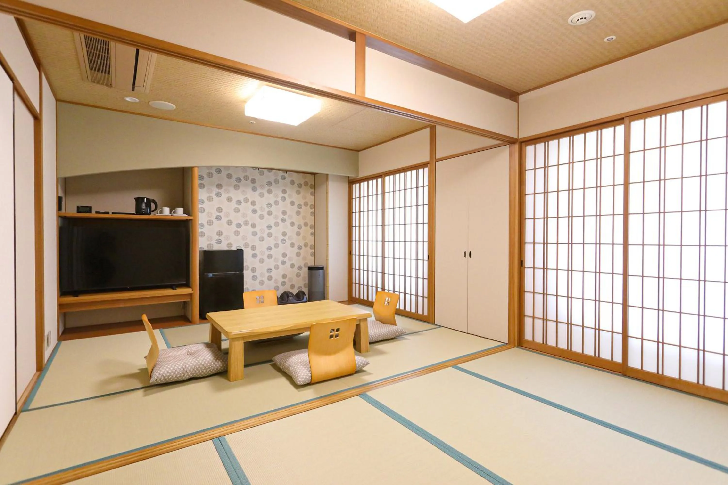 Photo of the whole room in Hiyori Hotel Osaka Suminoekoen Station