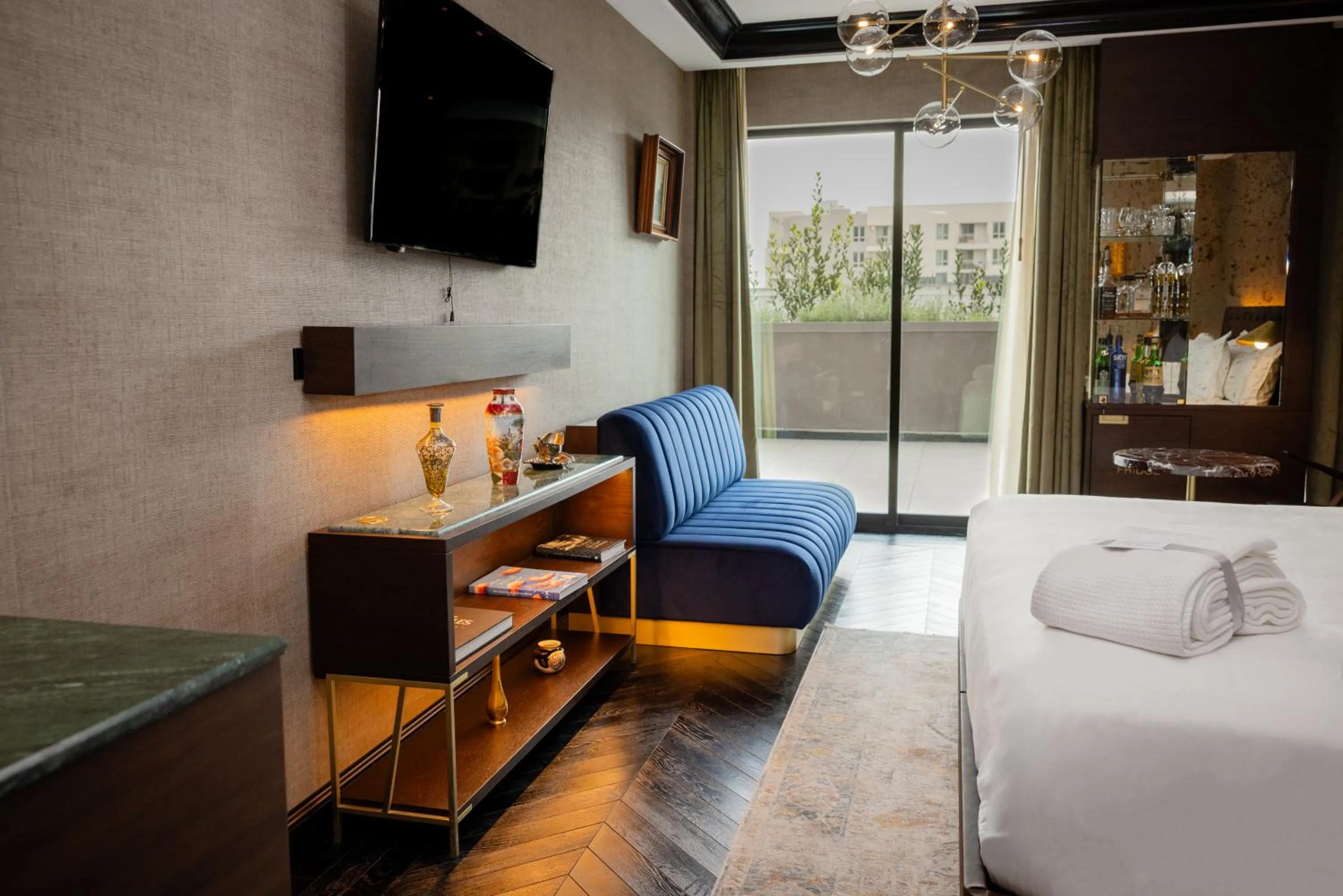 Seating area, Bed in Whisky Hotel