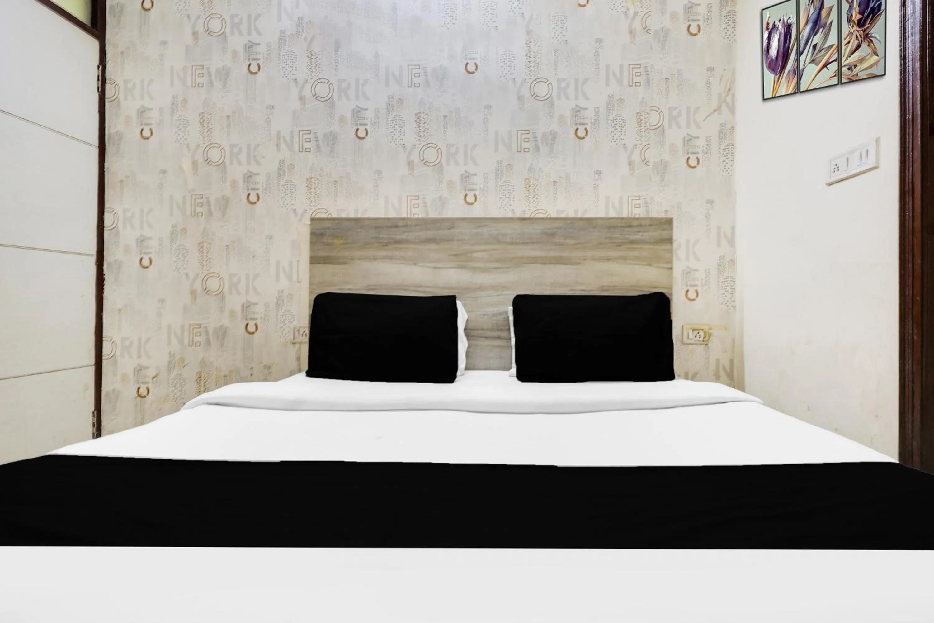 Bedroom in Hotel O Royal Green