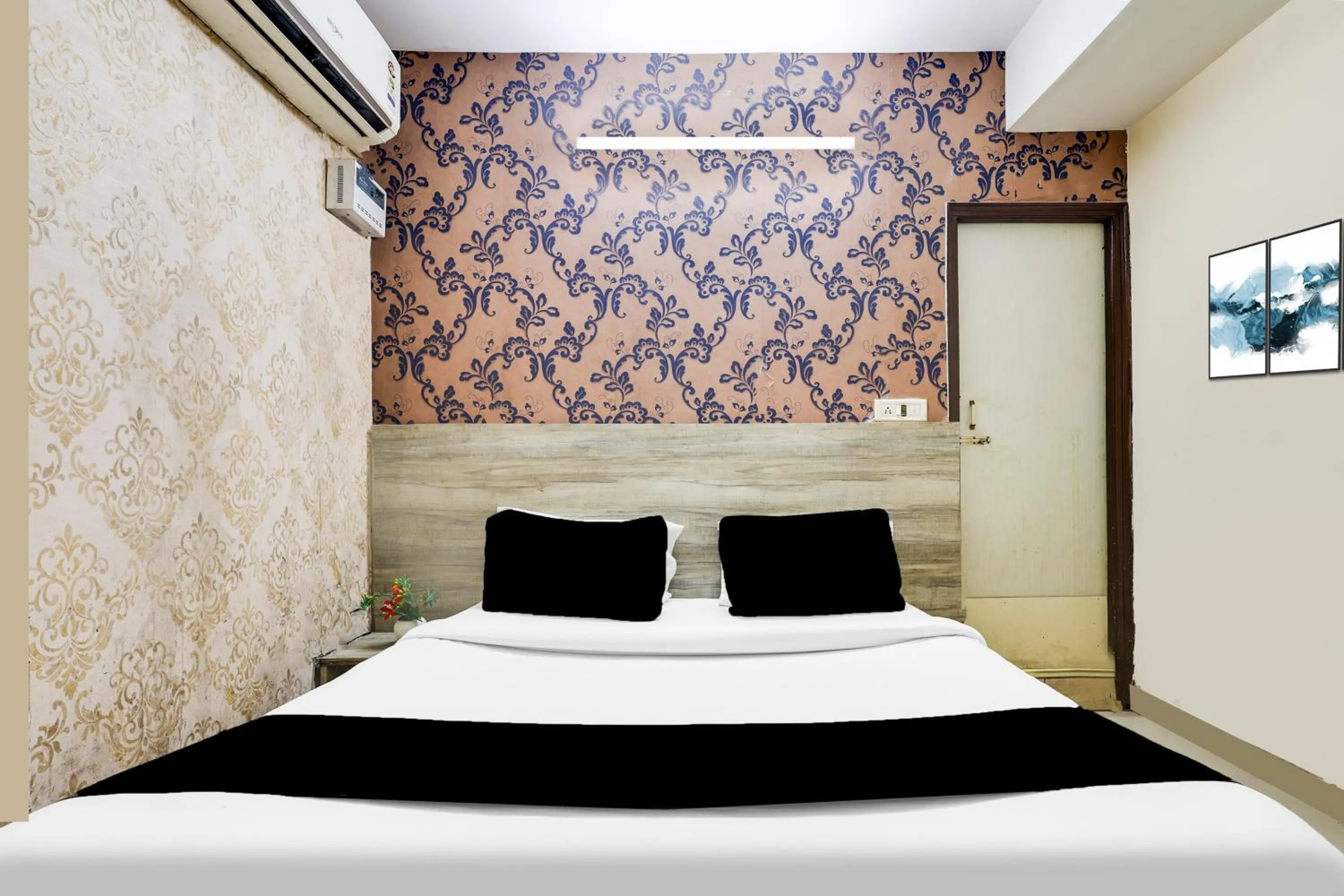 Bedroom in Hotel O Royal Green