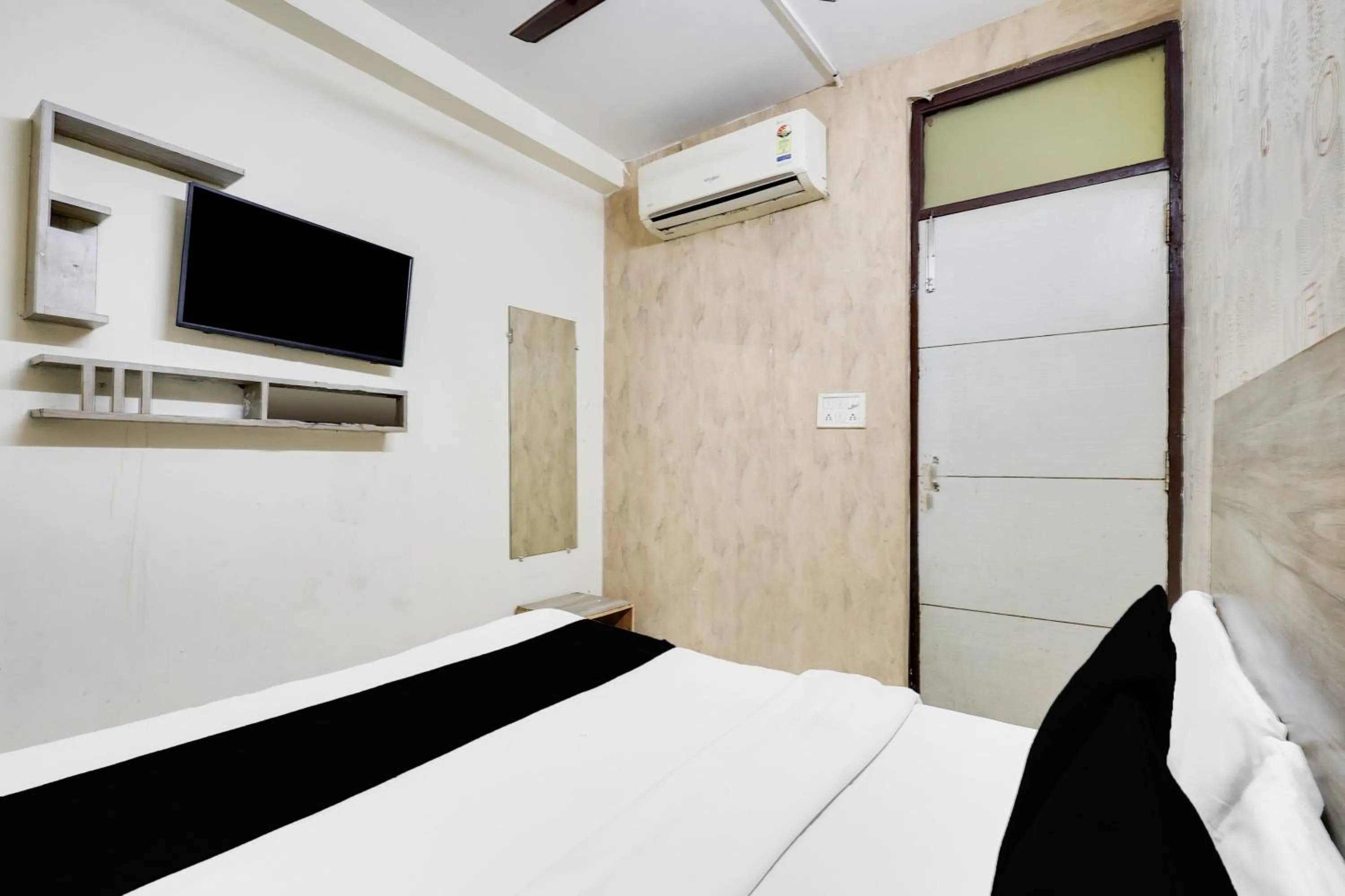 Bedroom in Hotel O Royal Green
