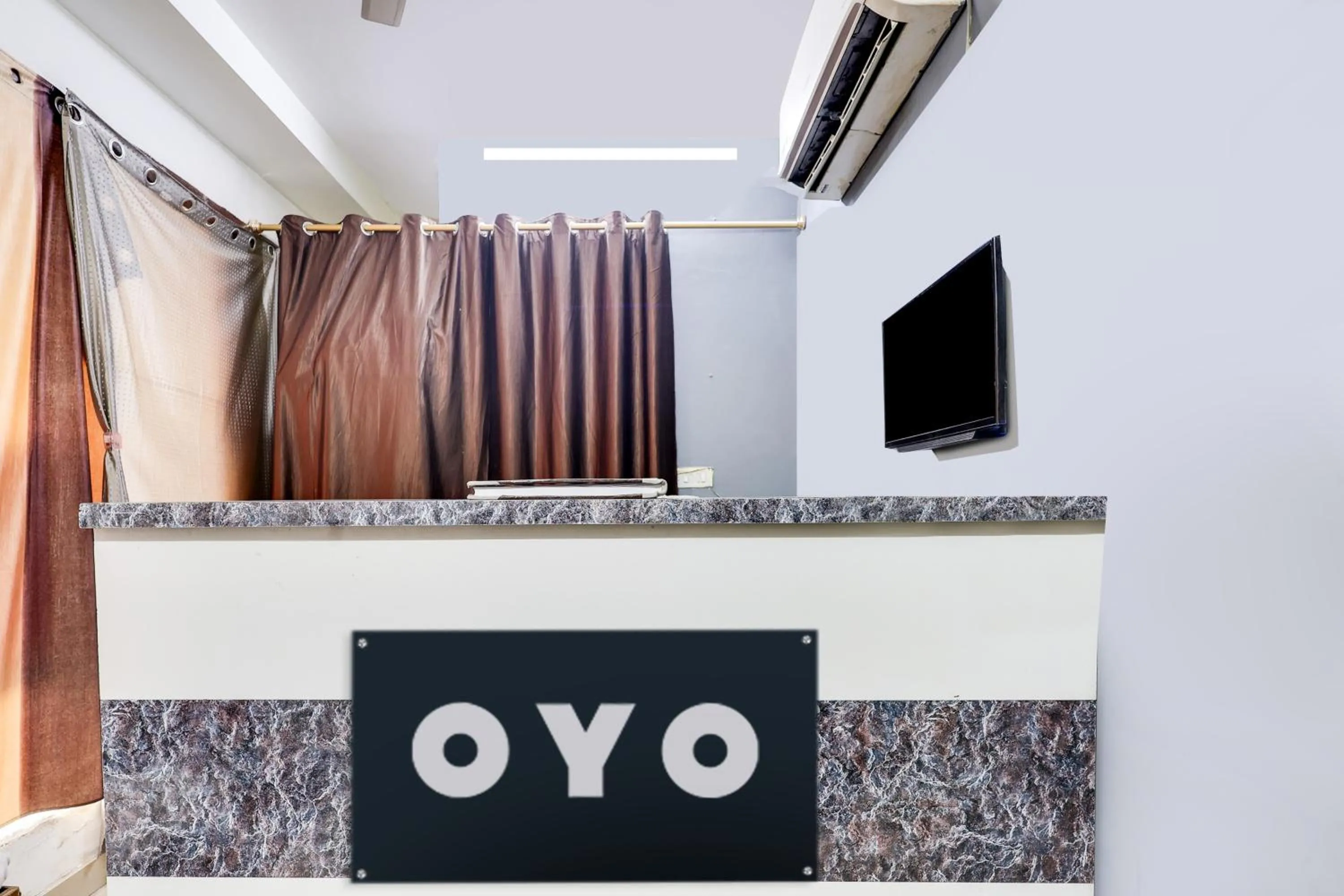 Lobby or reception in Hotel O Royal Green