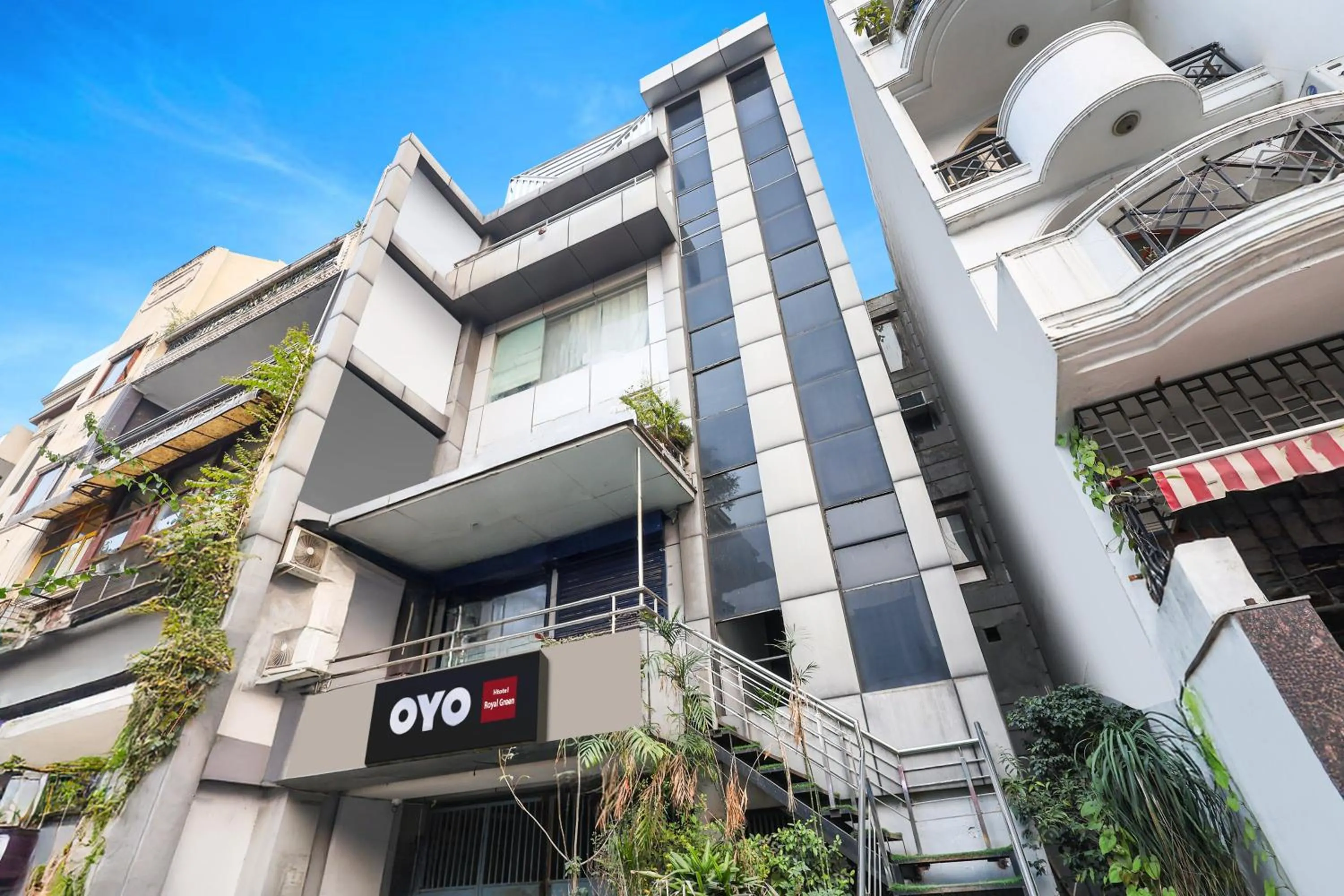 Facade/entrance in Hotel O Royal Green