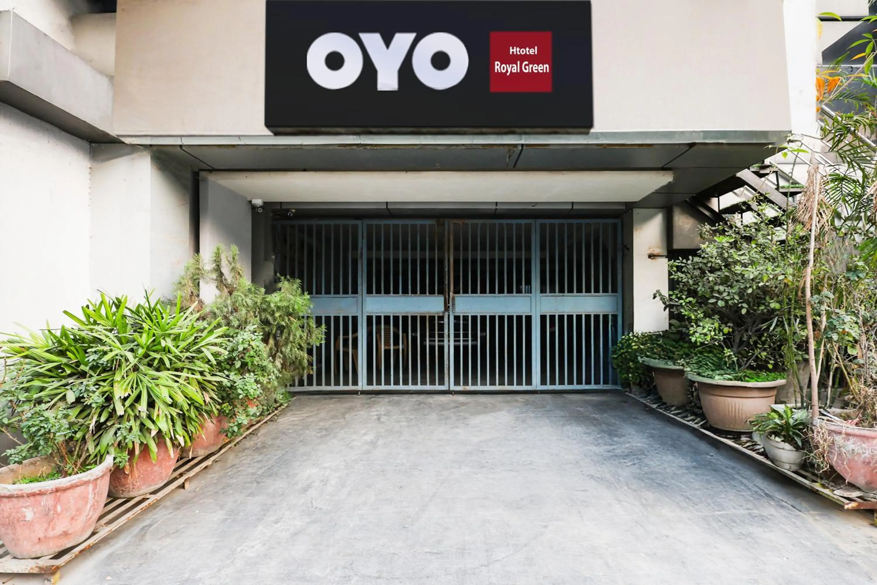 Facade/entrance in Hotel O Royal Green