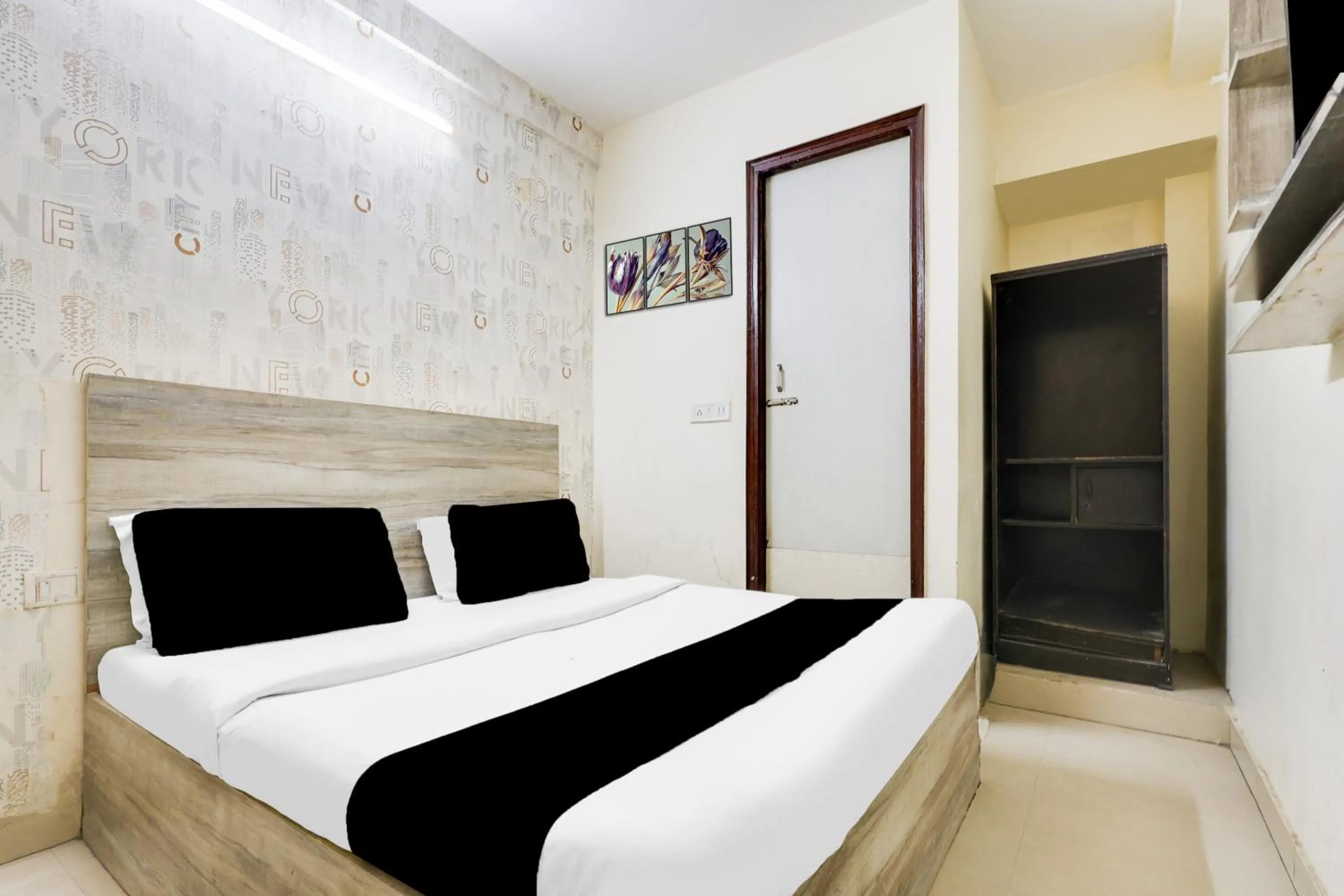 Bedroom in Hotel O Royal Green