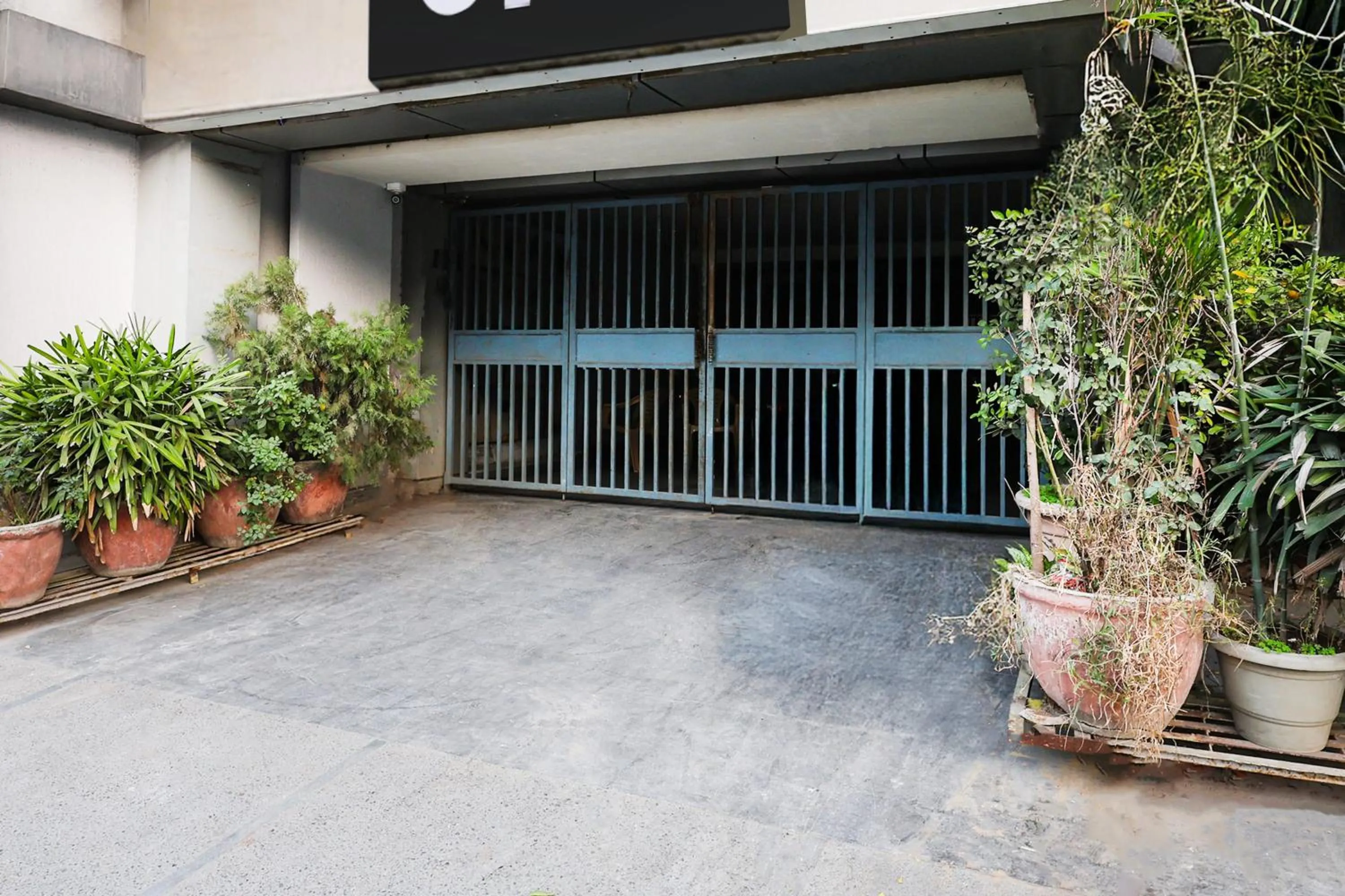 Facade/entrance in Hotel O Royal Green