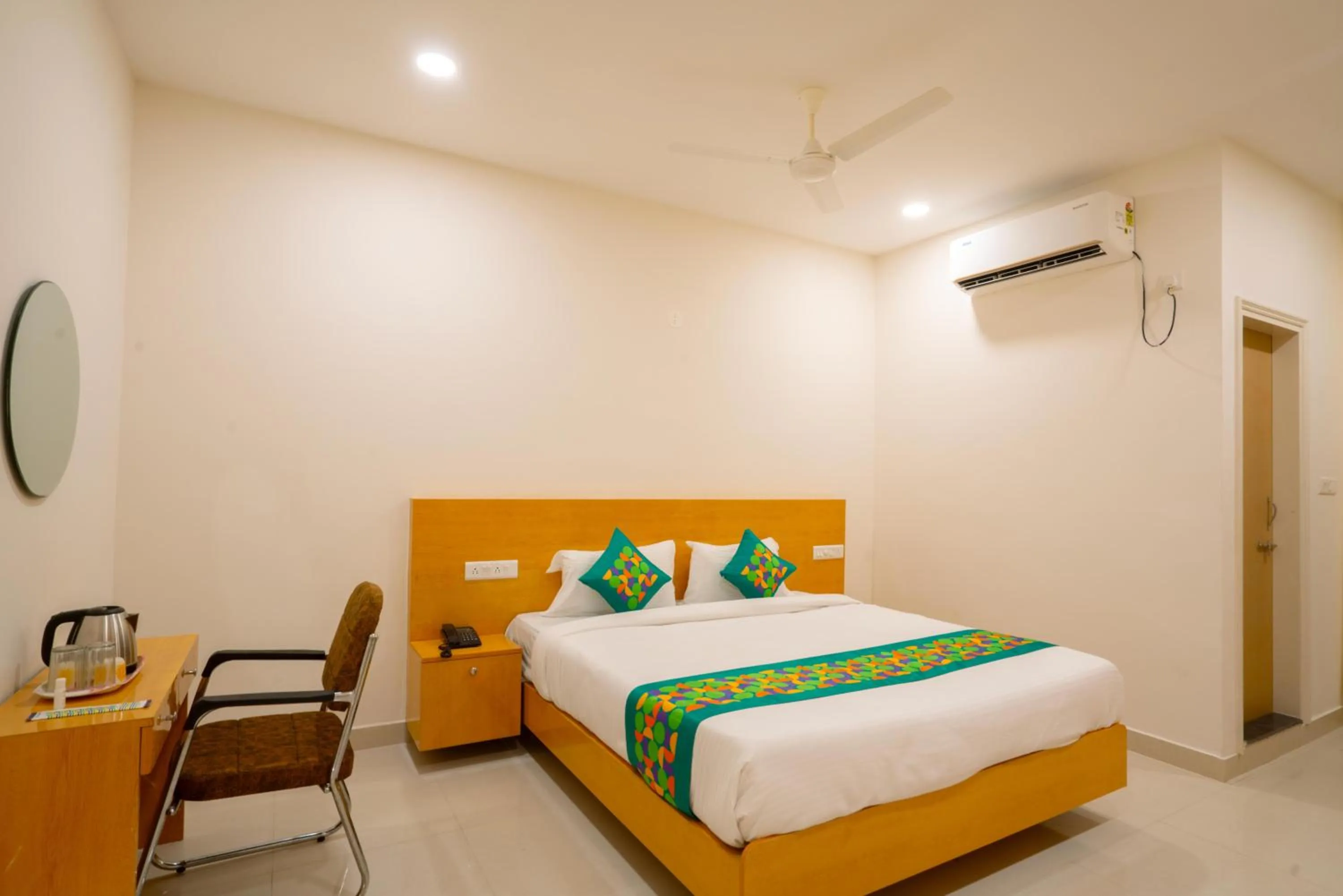 Bedroom, Bed in Treebo The Living Tree Khairatabad