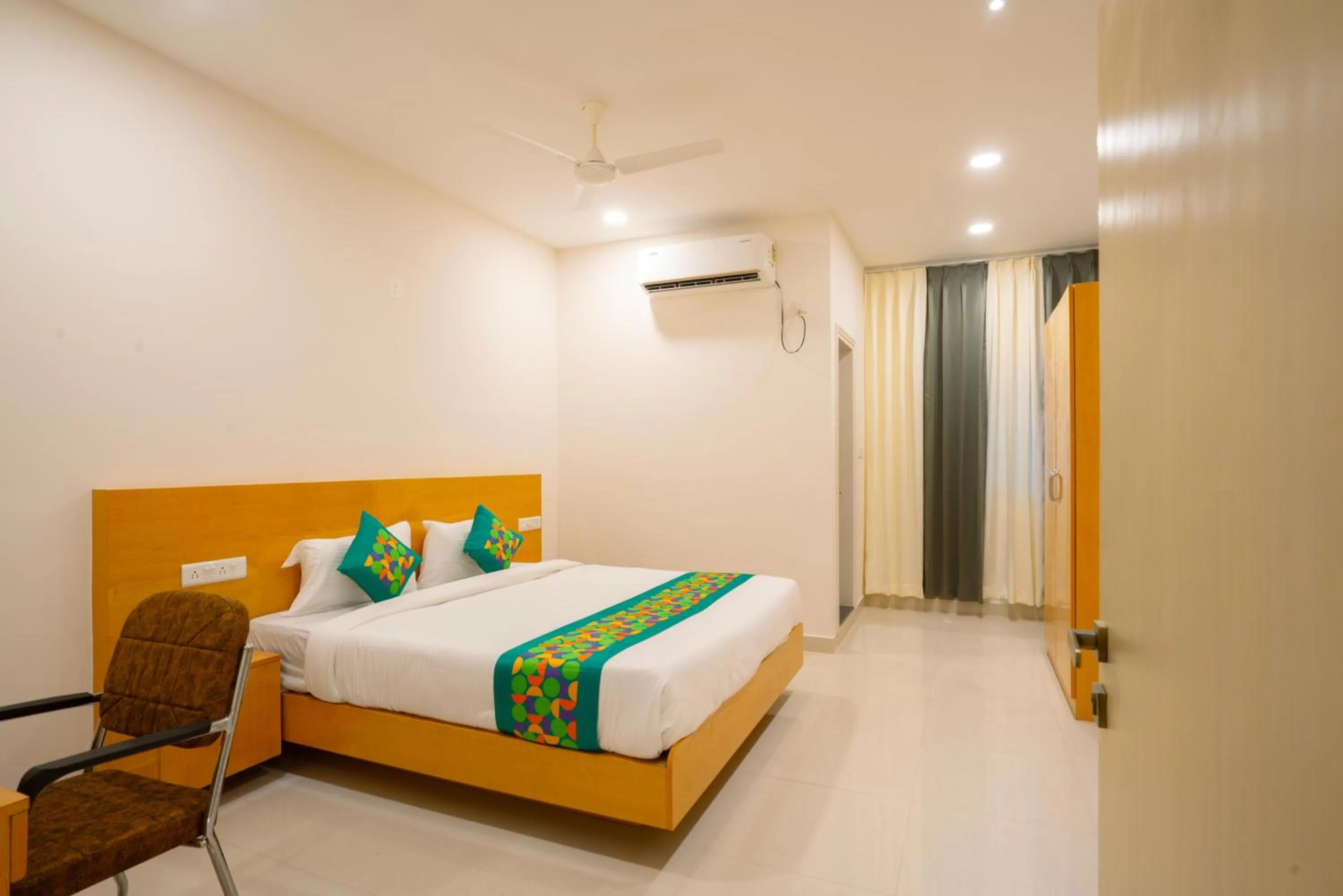 Bedroom, Bed in Treebo The Living Tree Khairatabad