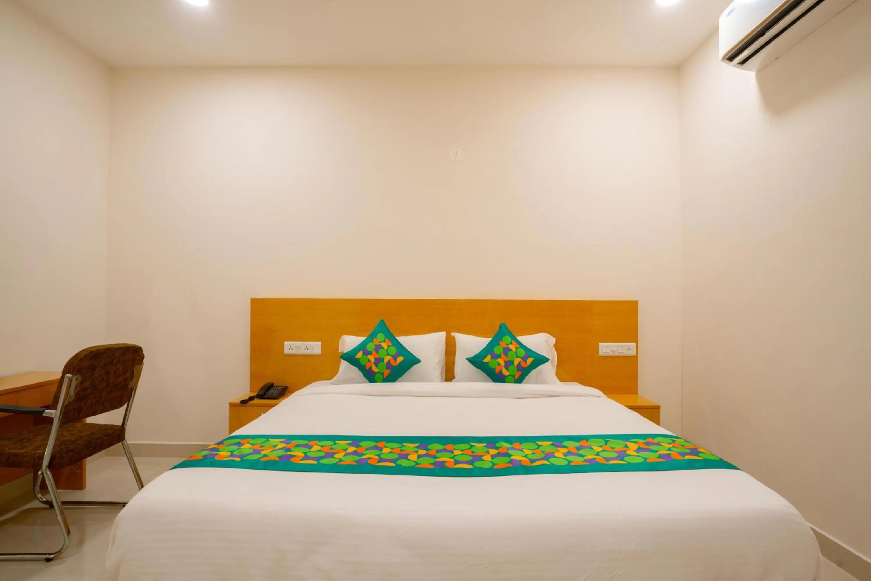 Bedroom, Bed in Treebo The Living Tree Khairatabad