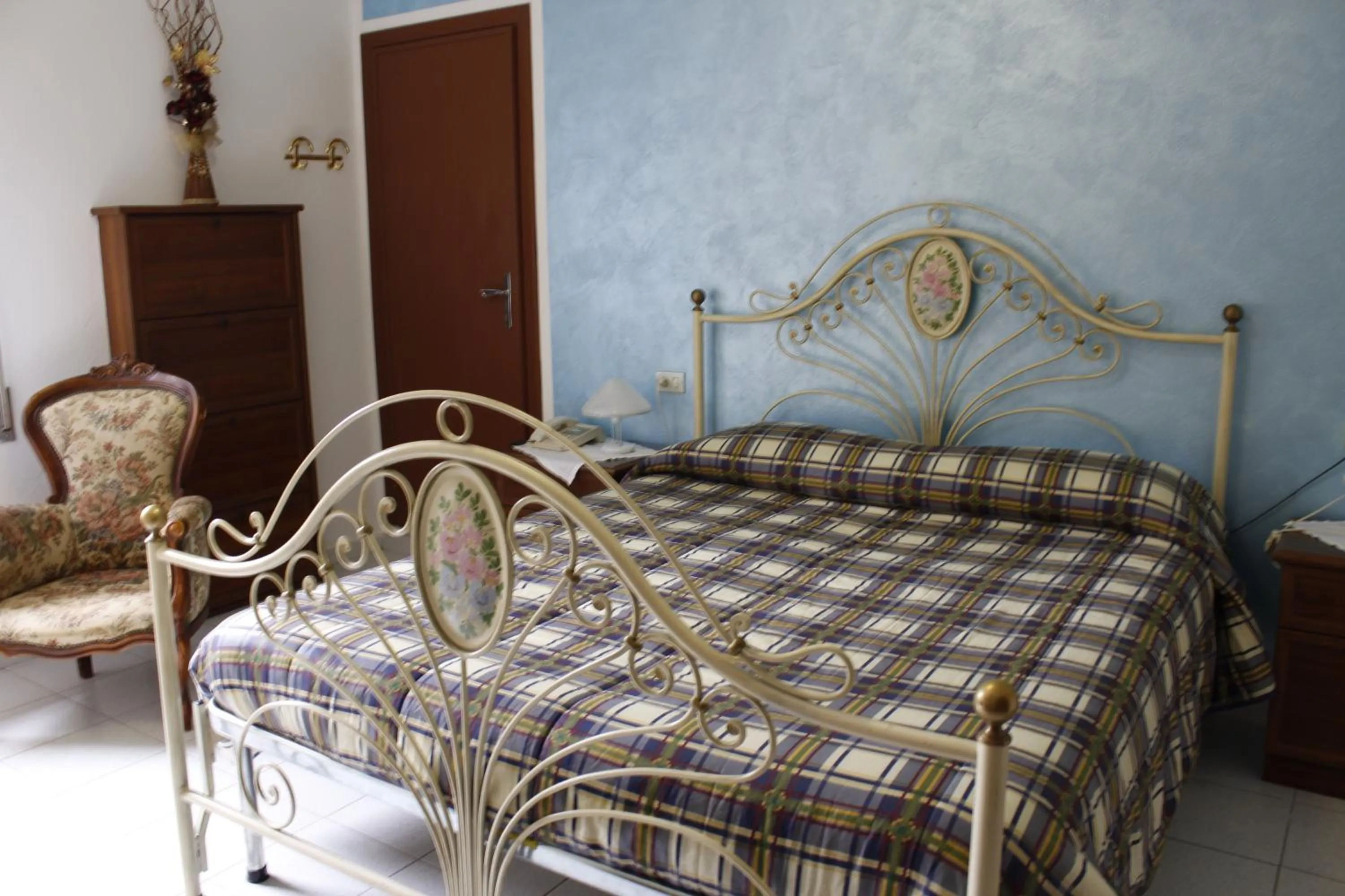 Photo of the whole room, Bed in Albergo Elisa