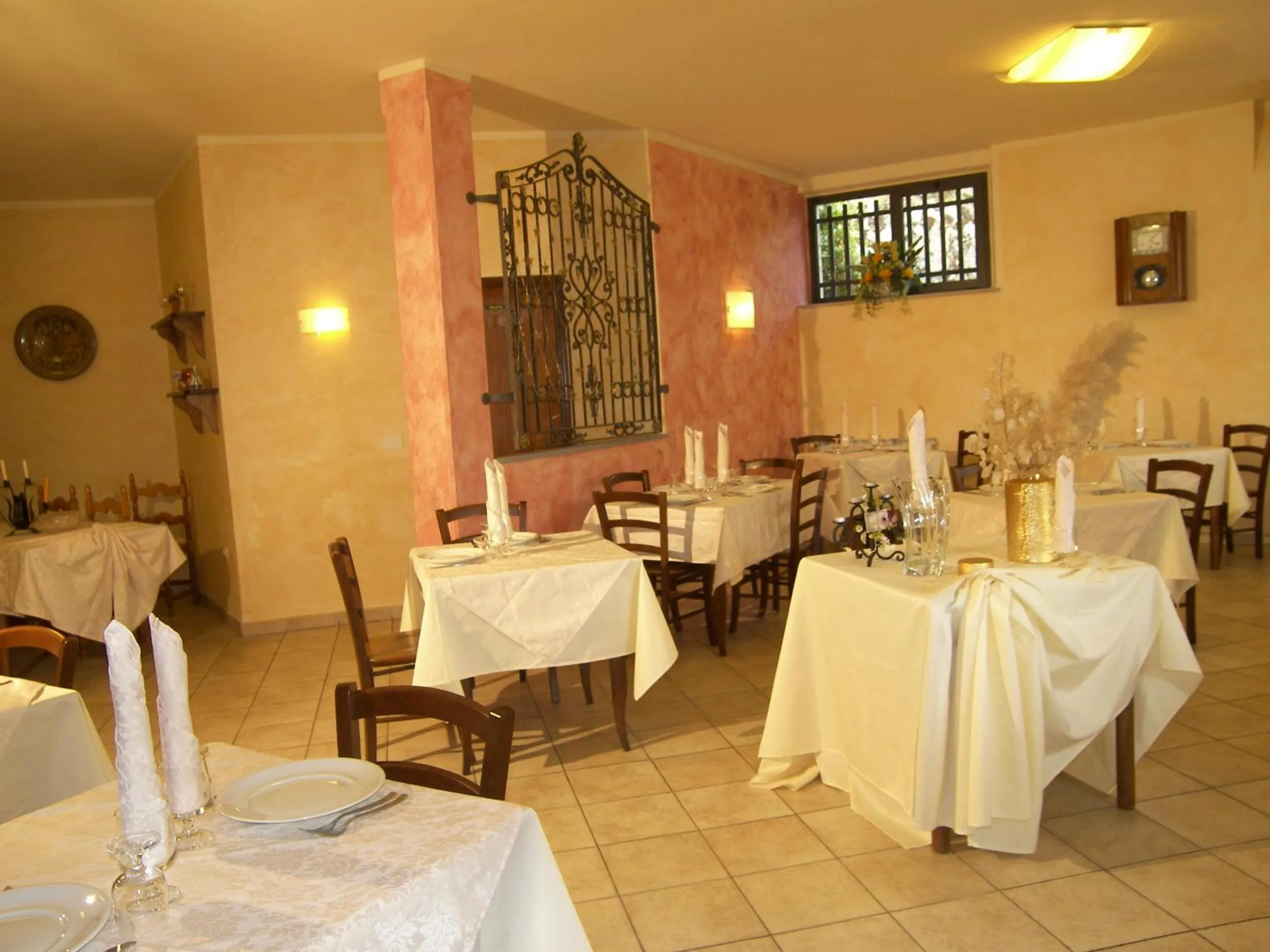 Restaurant/places to eat in Albergo Elisa