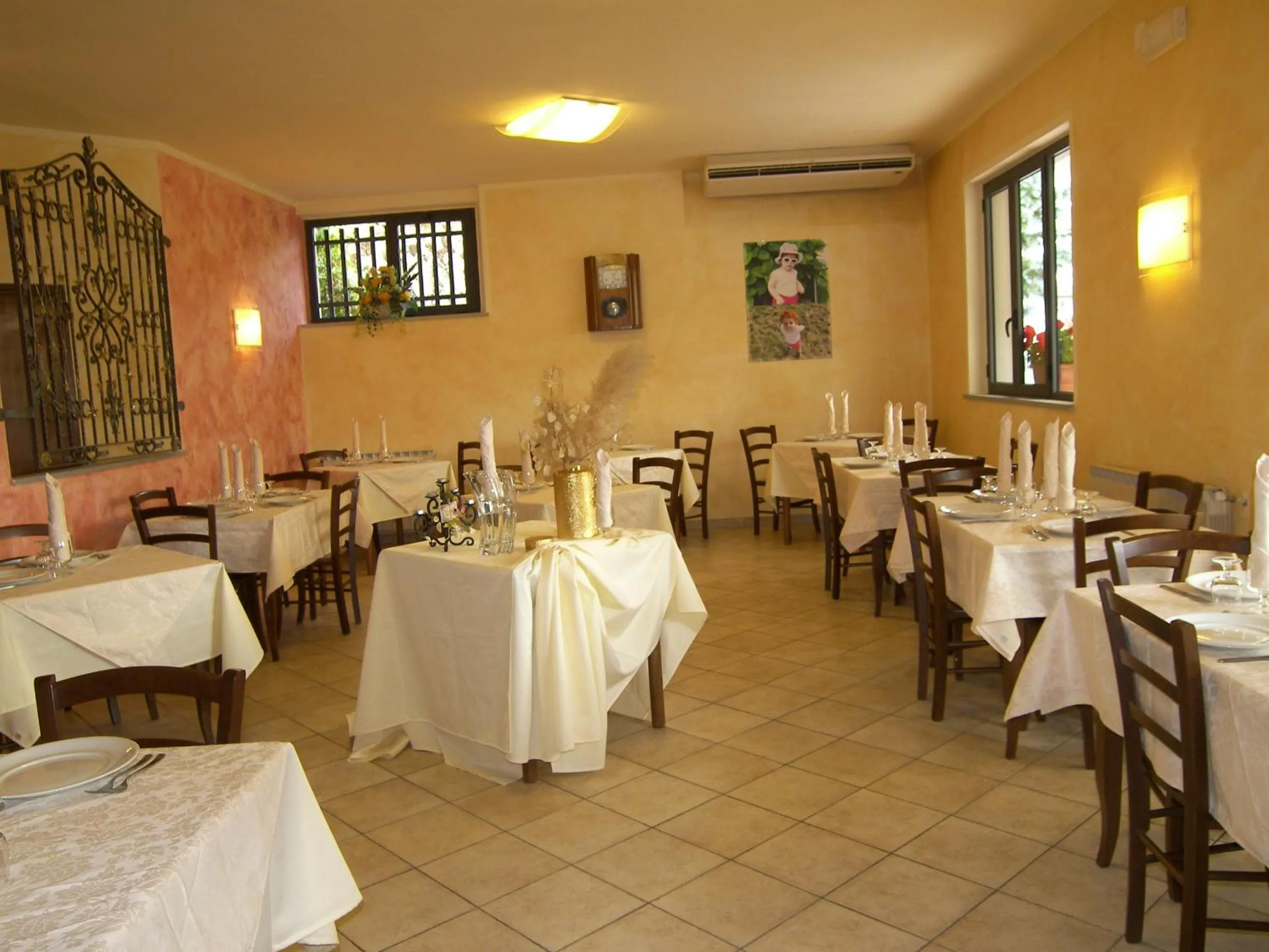 Restaurant/places to eat in Albergo Elisa