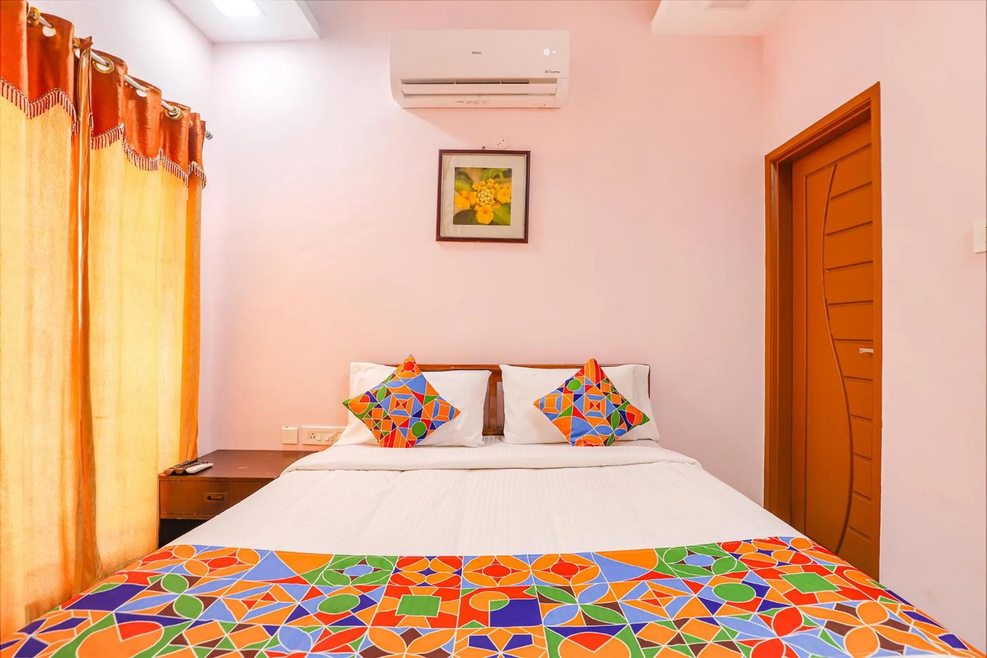 Bed in FabHotel Hathvik Park
